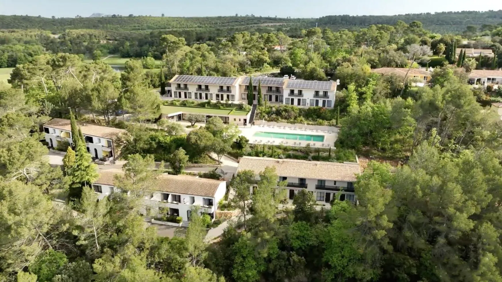 Property building in Mercure Brignoles Golf de Barbaroux & Spa