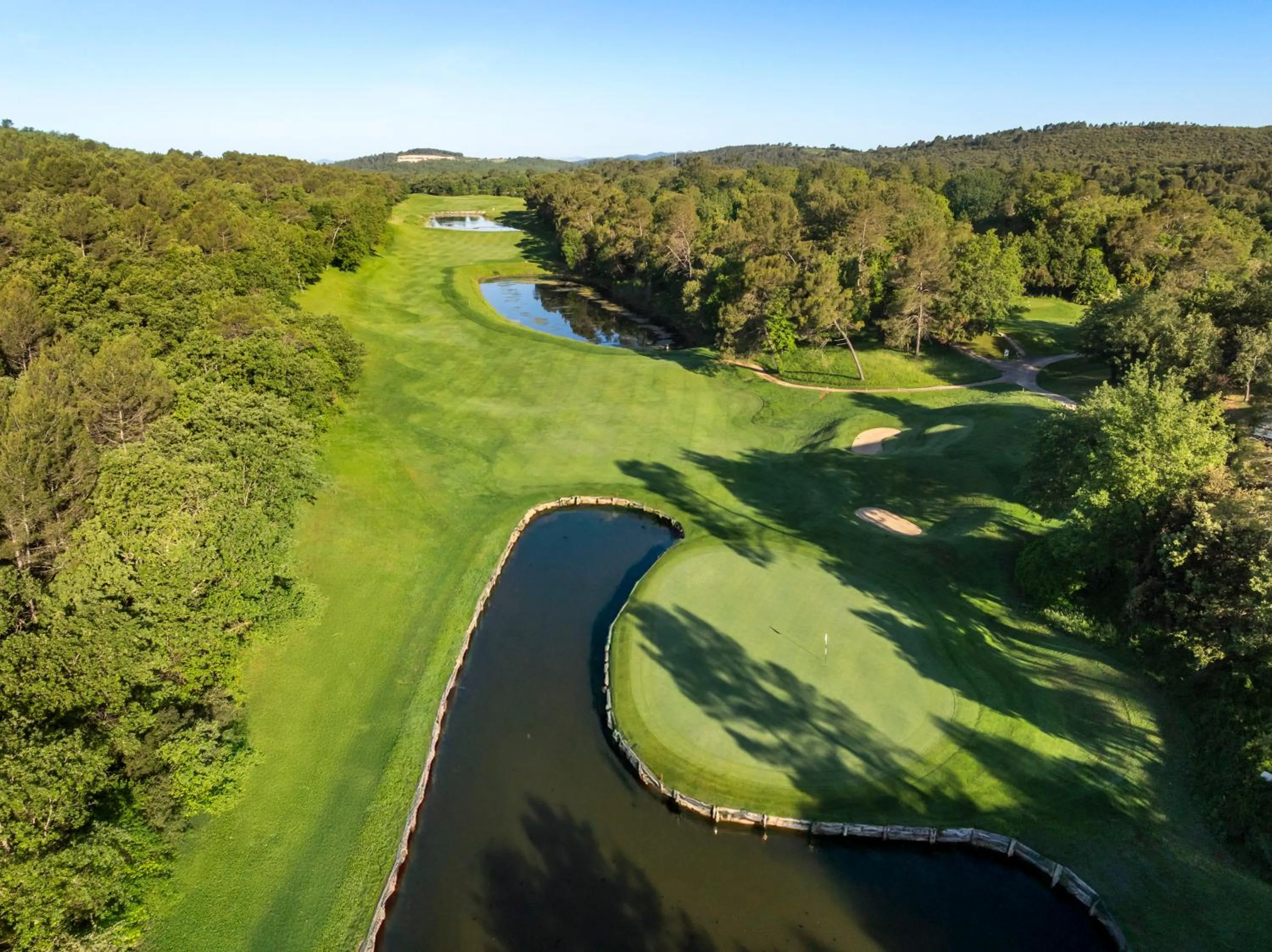 Golfcourse in Mercure Brignoles Golf de Barbaroux & Spa