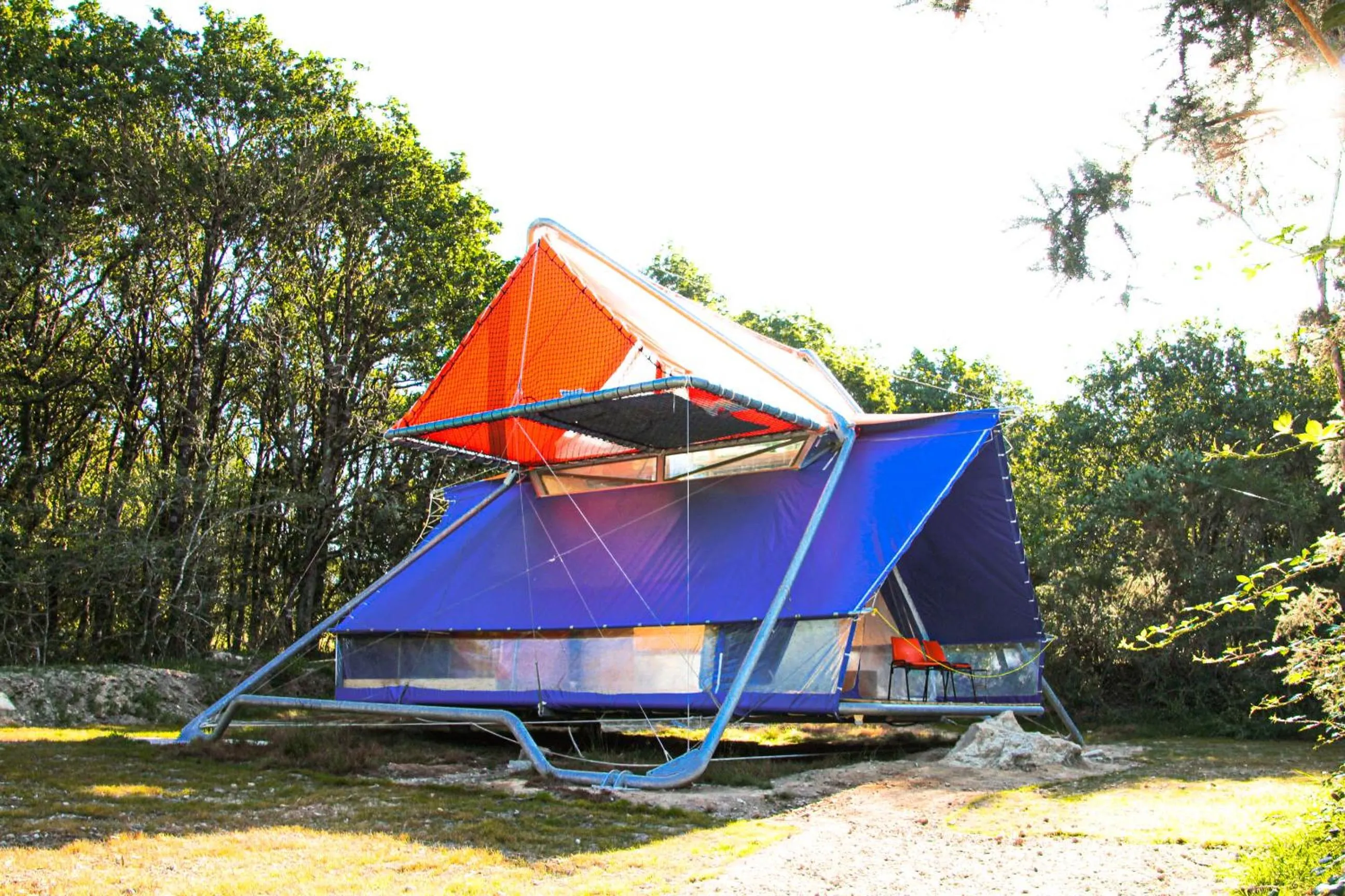 Photo of the whole room in La Belle Folie