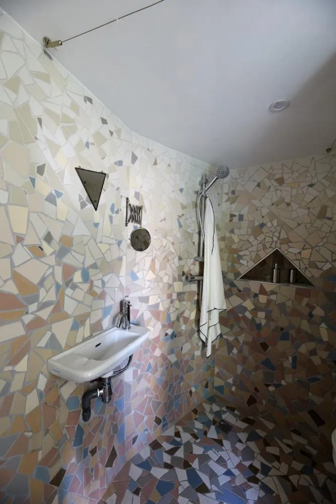 Shower in La Belle Folie