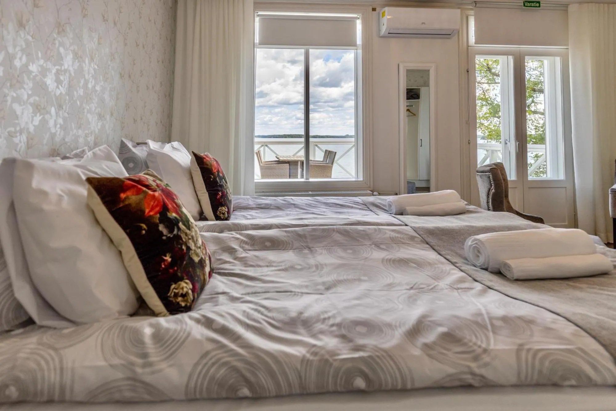 Balcony/Terrace, Bed in Radalla Resort