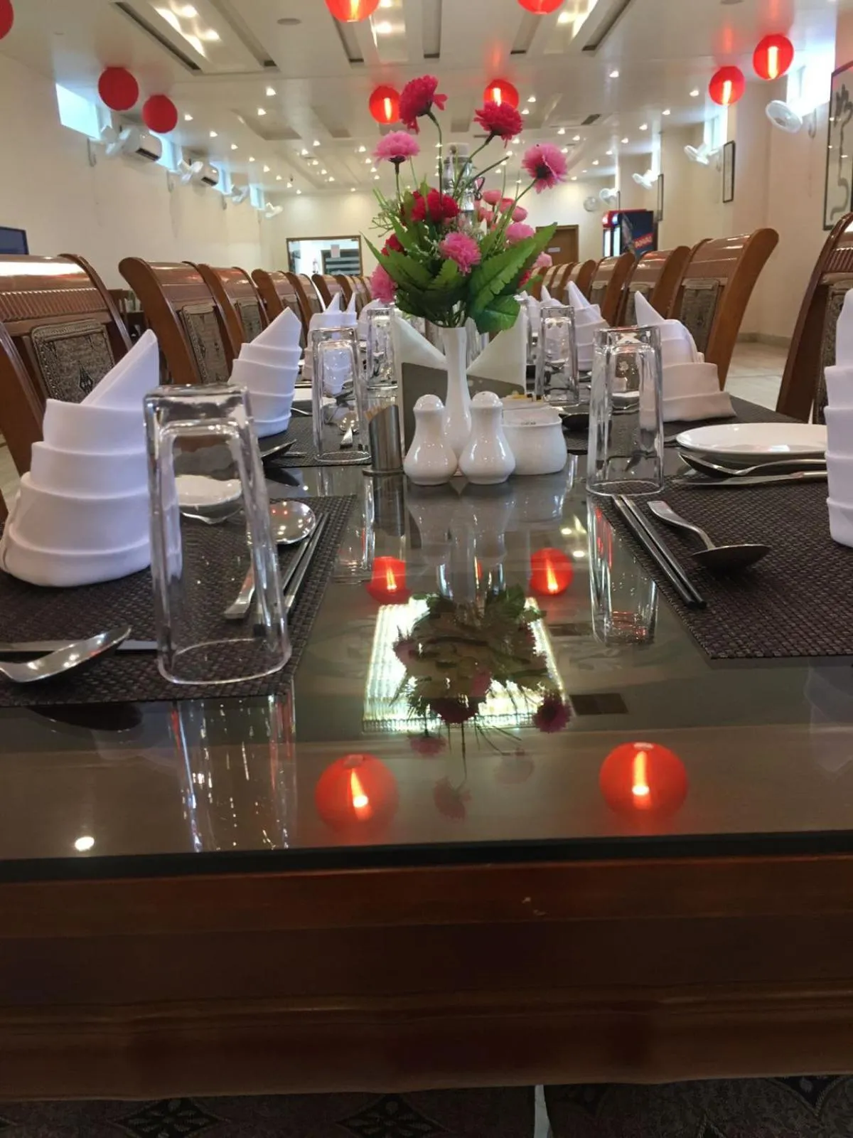 Restaurant/places to eat in HOTEL ANAND INTERNATIONAL