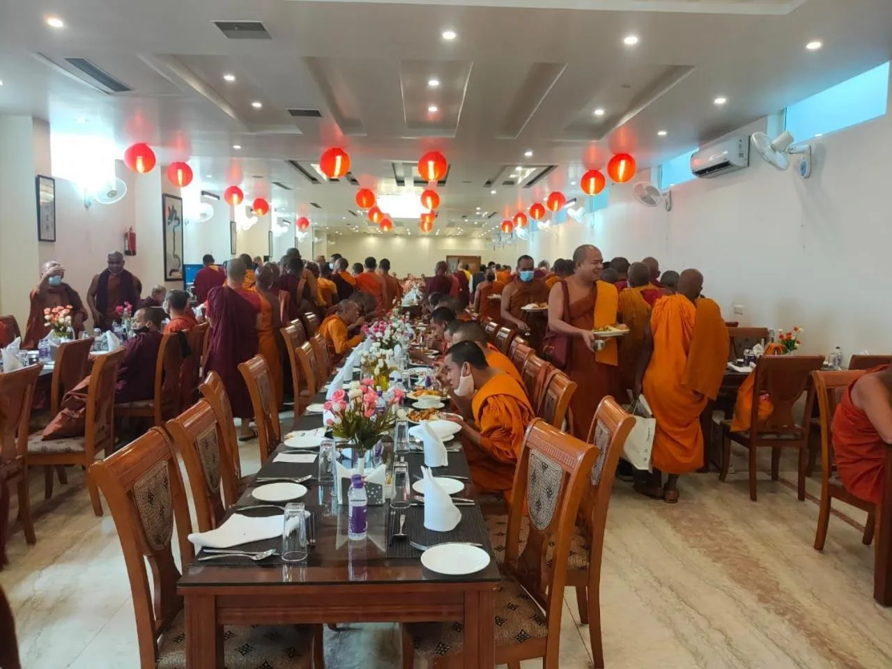 Restaurant/places to eat in HOTEL ANAND INTERNATIONAL