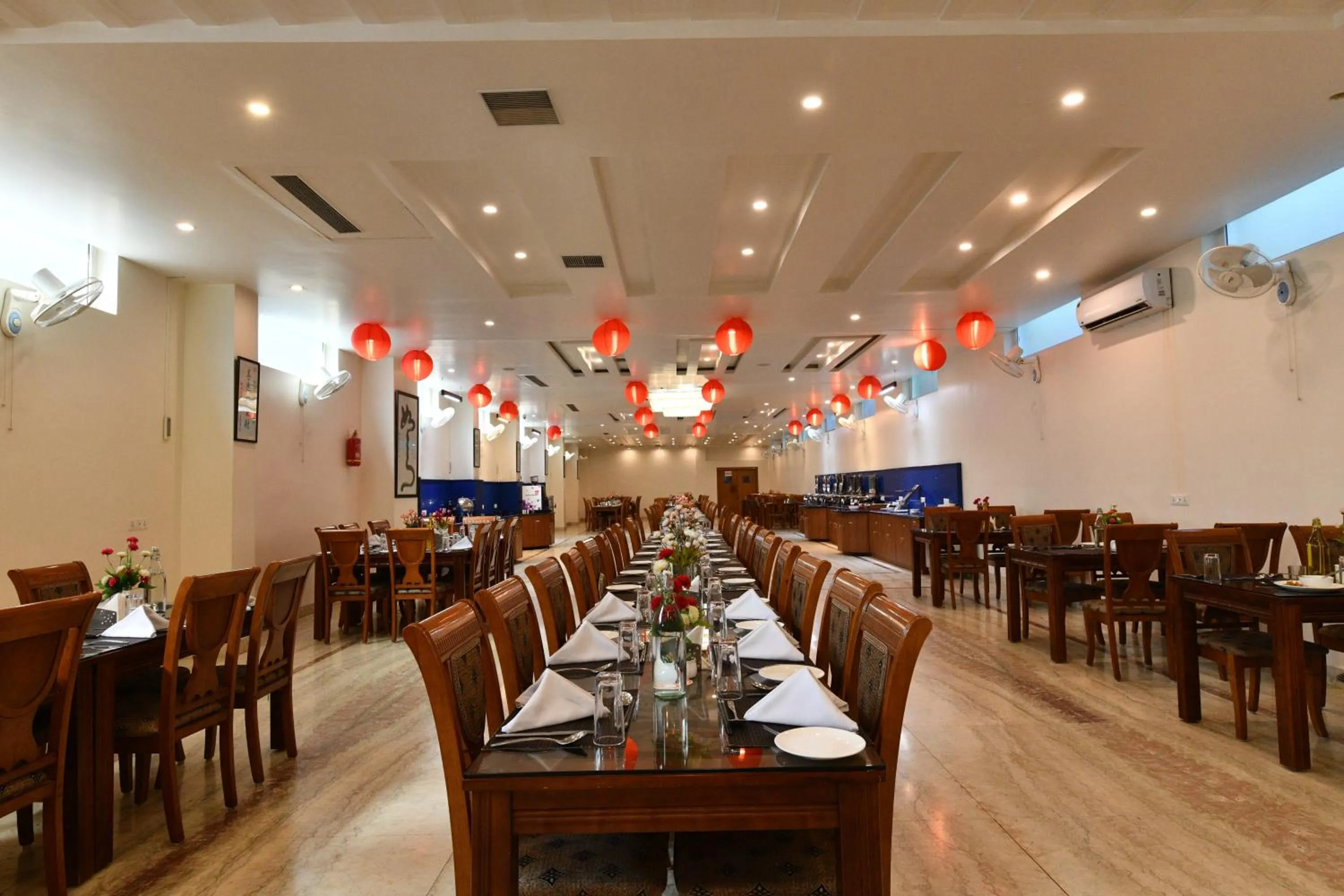 Restaurant/places to eat in HOTEL ANAND INTERNATIONAL