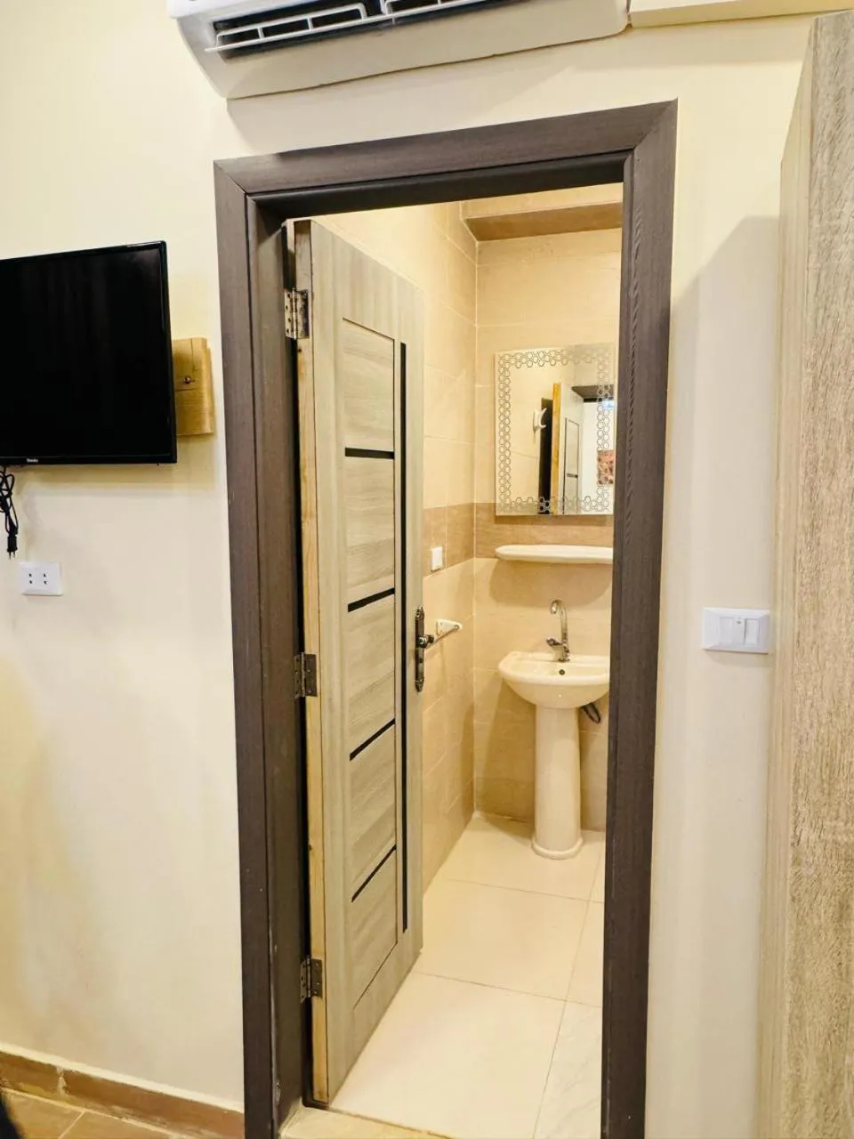 Sphinx palace pyramids view inn