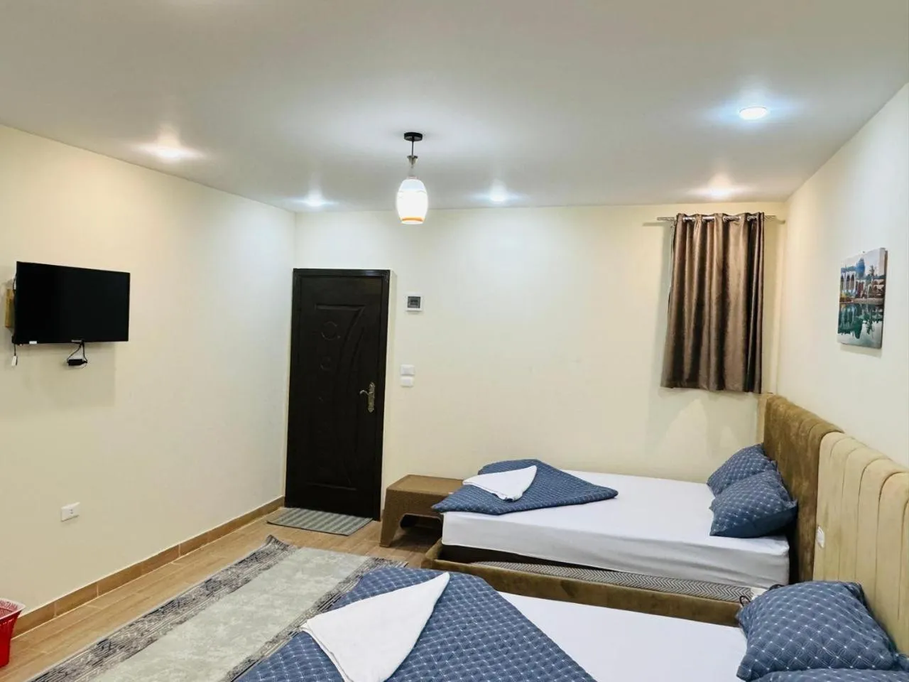 Bed in Sphinx palace pyramids view inn