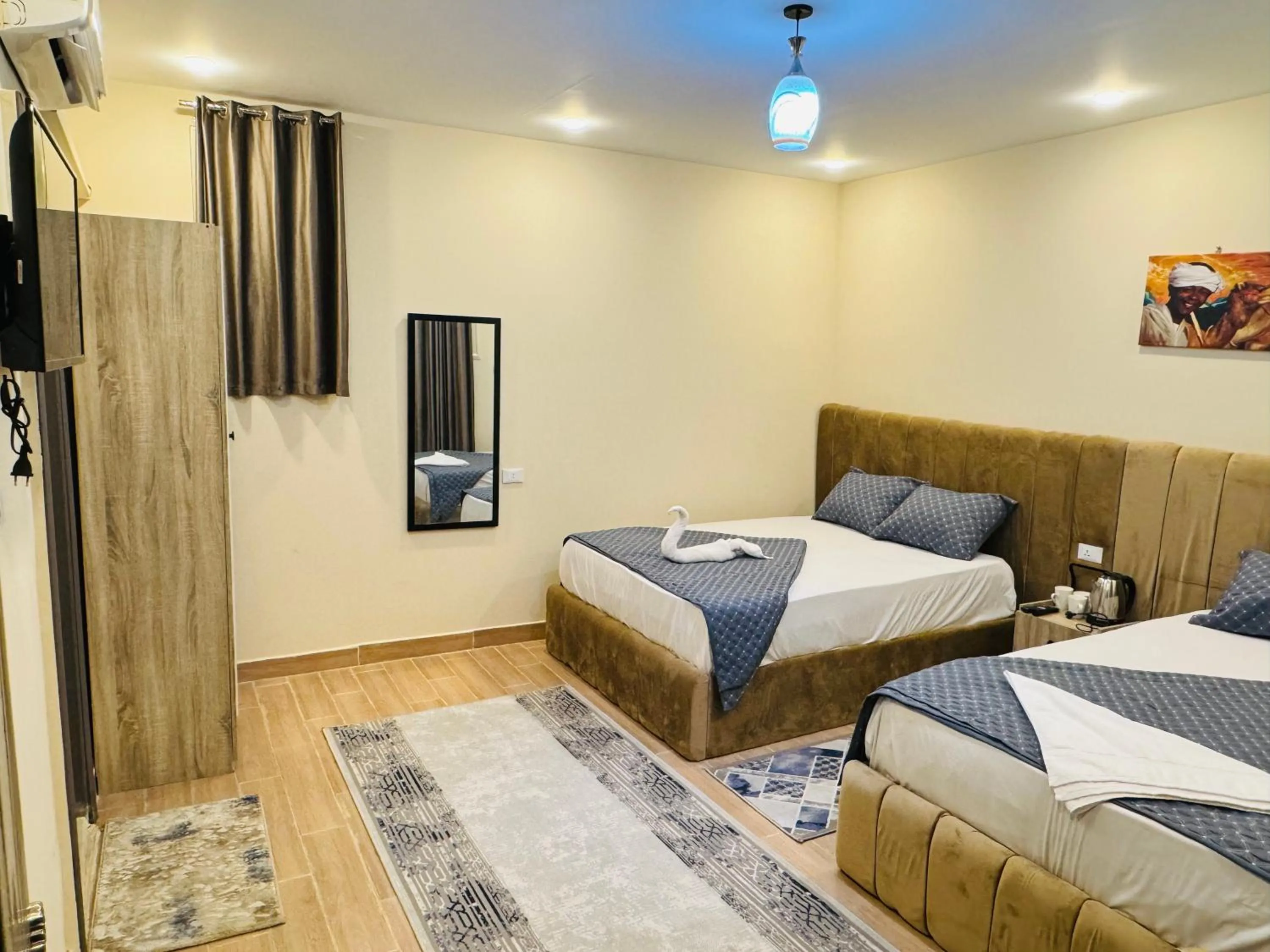 Bed in Sphinx palace pyramids view inn