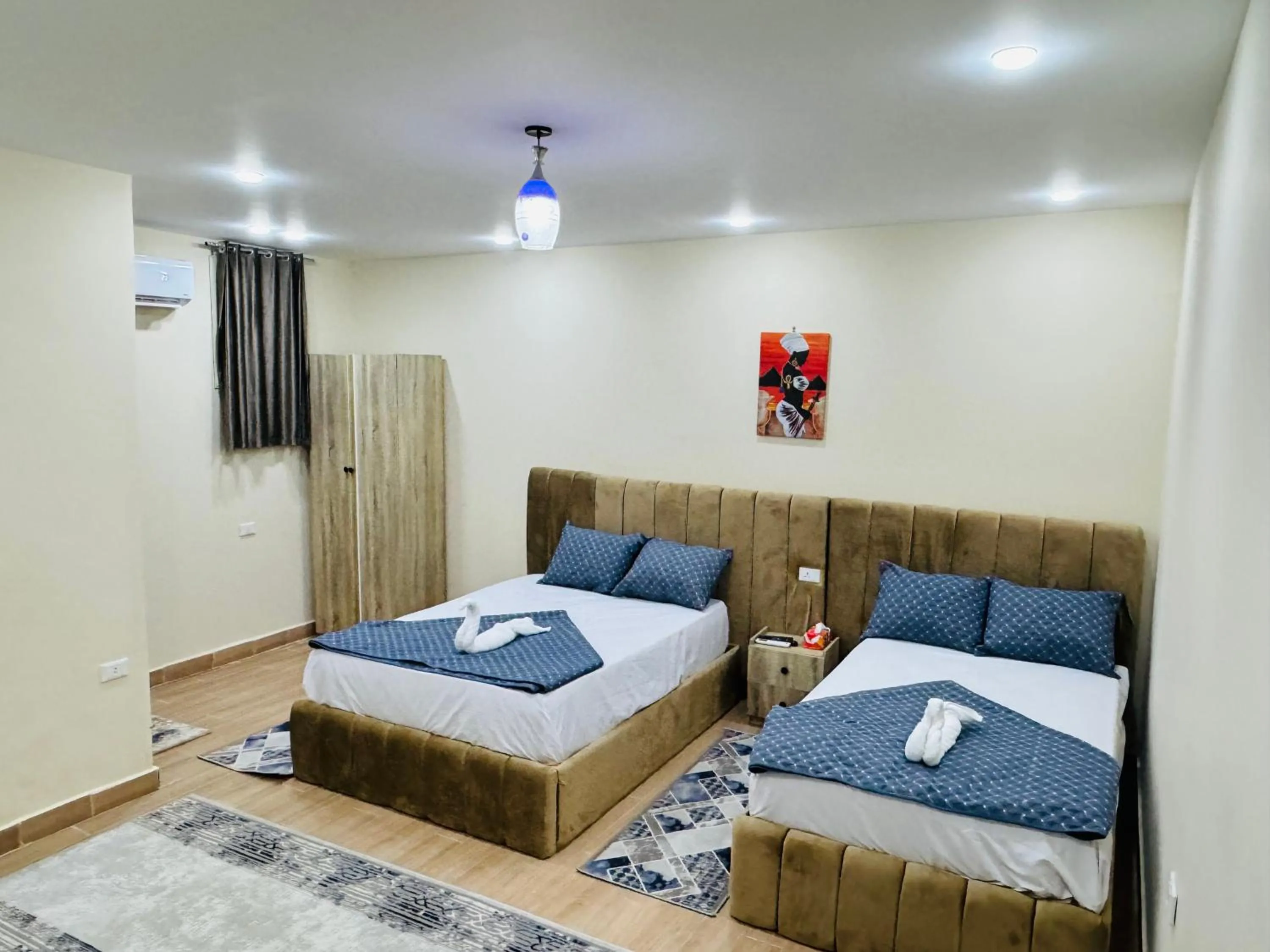 Bed in Sphinx palace pyramids view inn