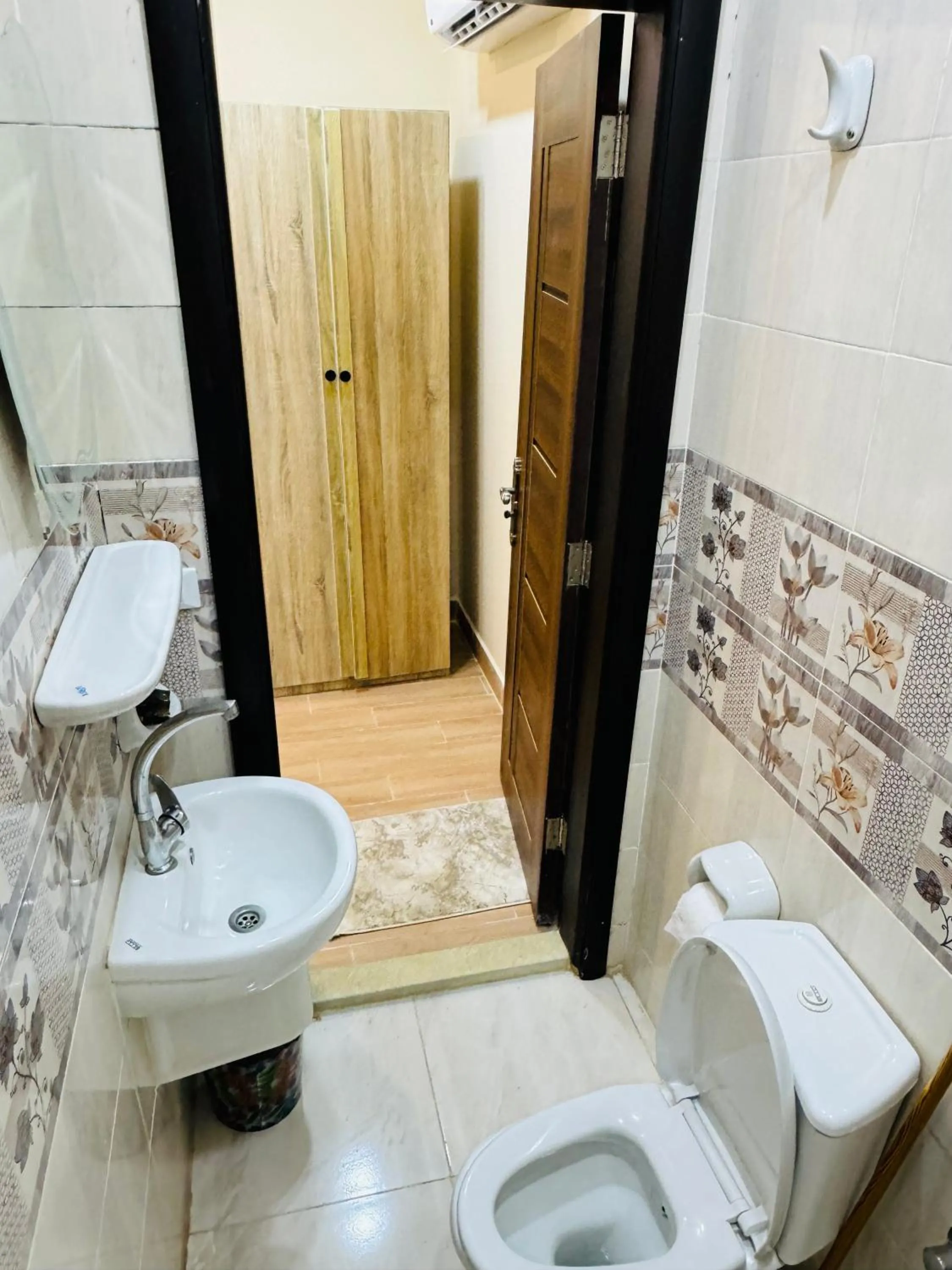 Sphinx palace pyramids view inn