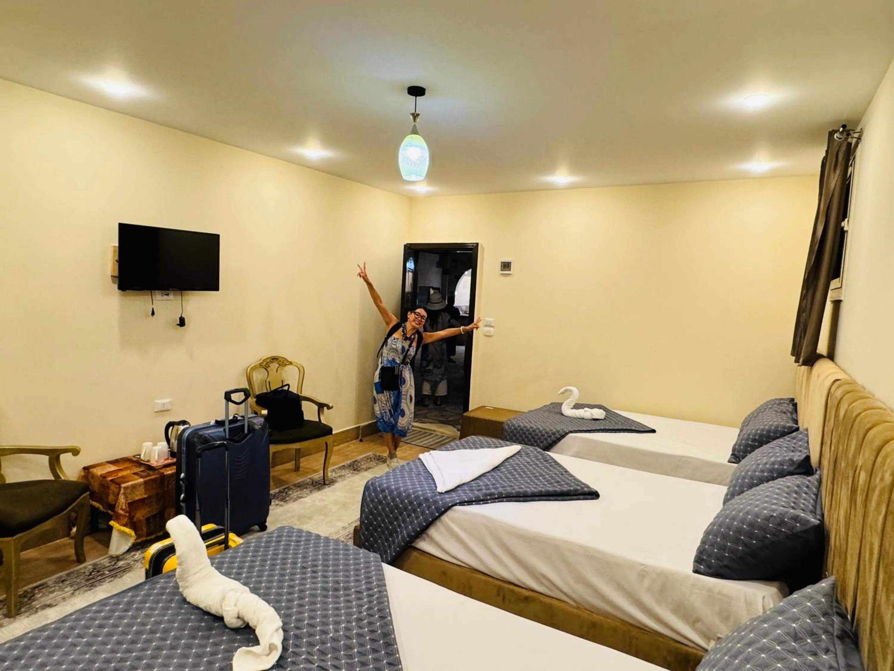 Bed in Sphinx palace pyramids view inn