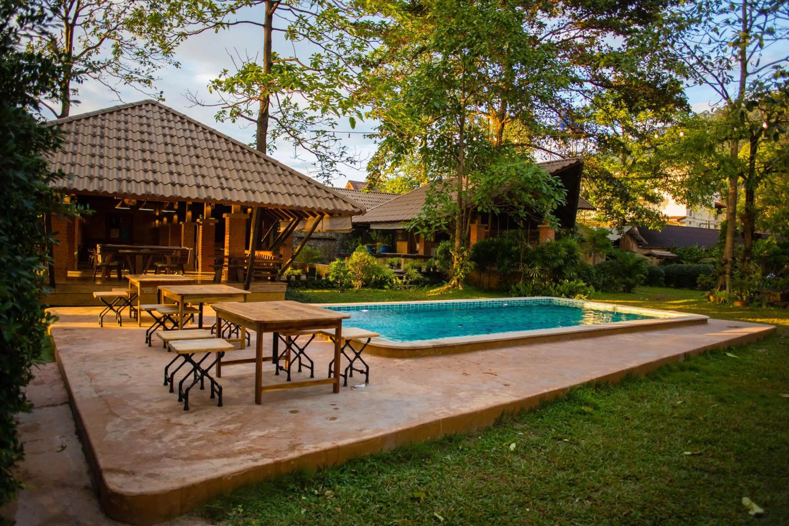 Restaurant/places to eat in Flora I Talay