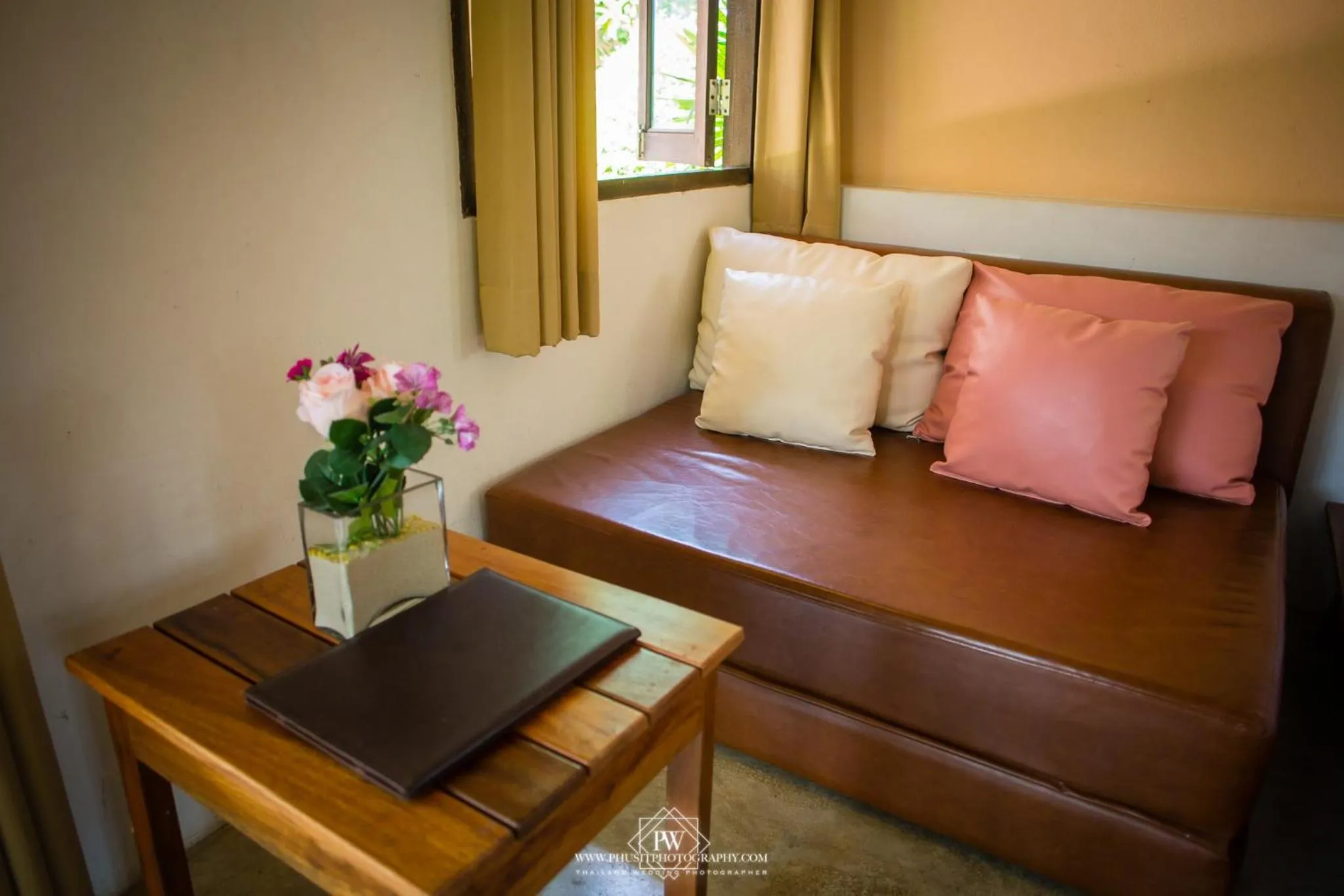 Bed in Flora I Talay