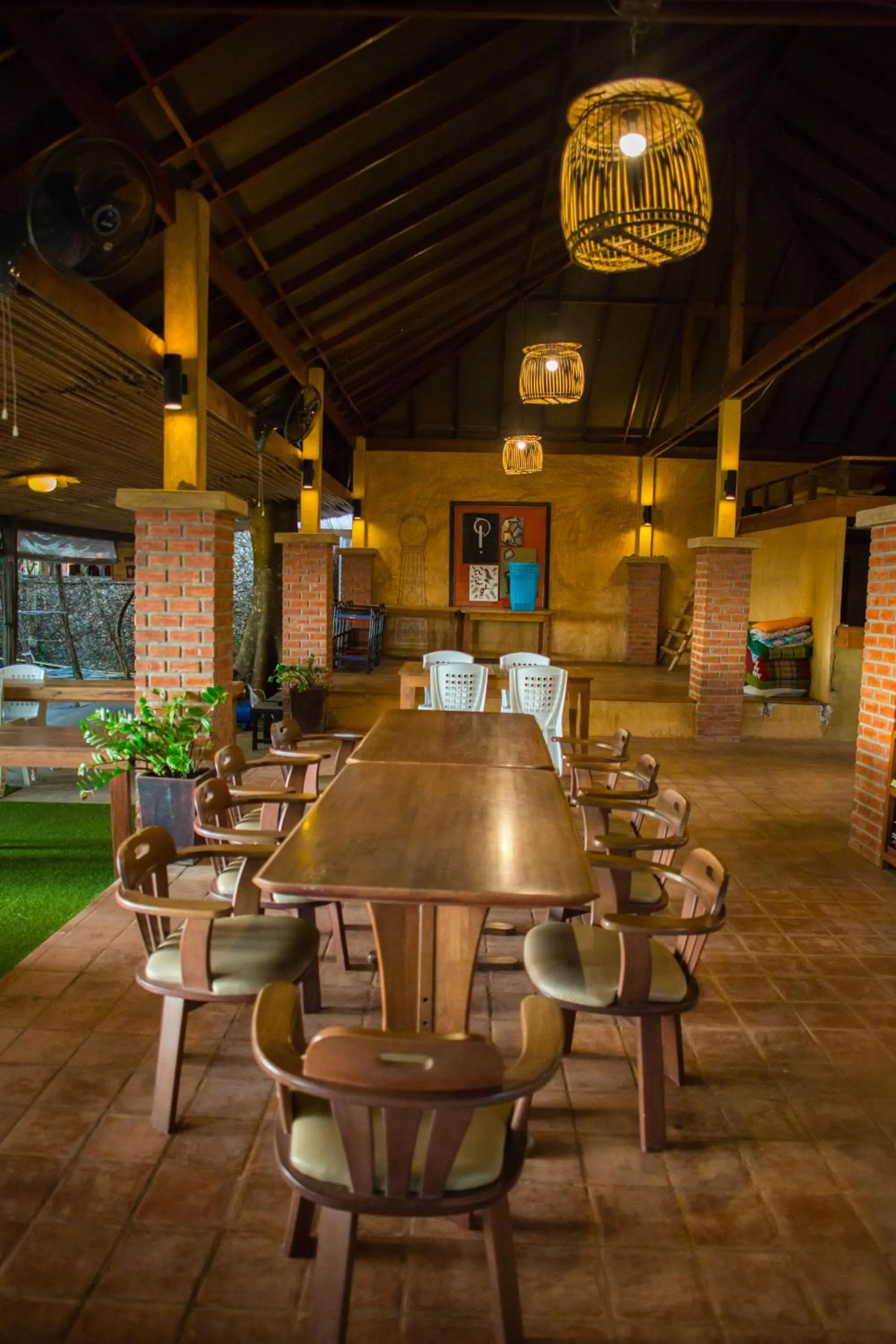 Restaurant/places to eat in Flora I Talay