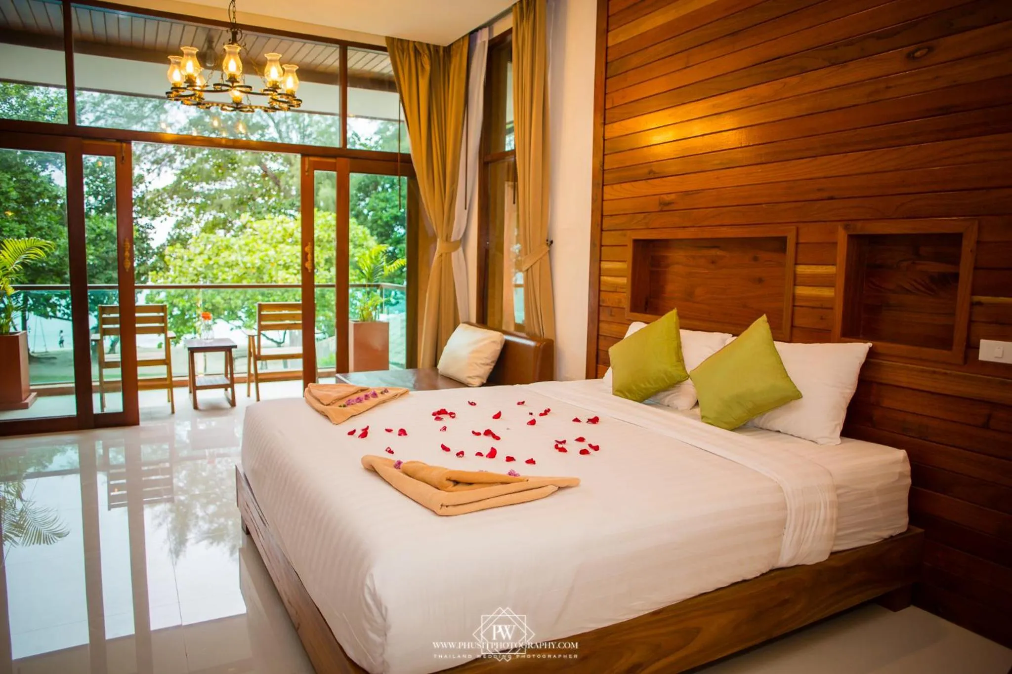 Bed in Flora I Talay