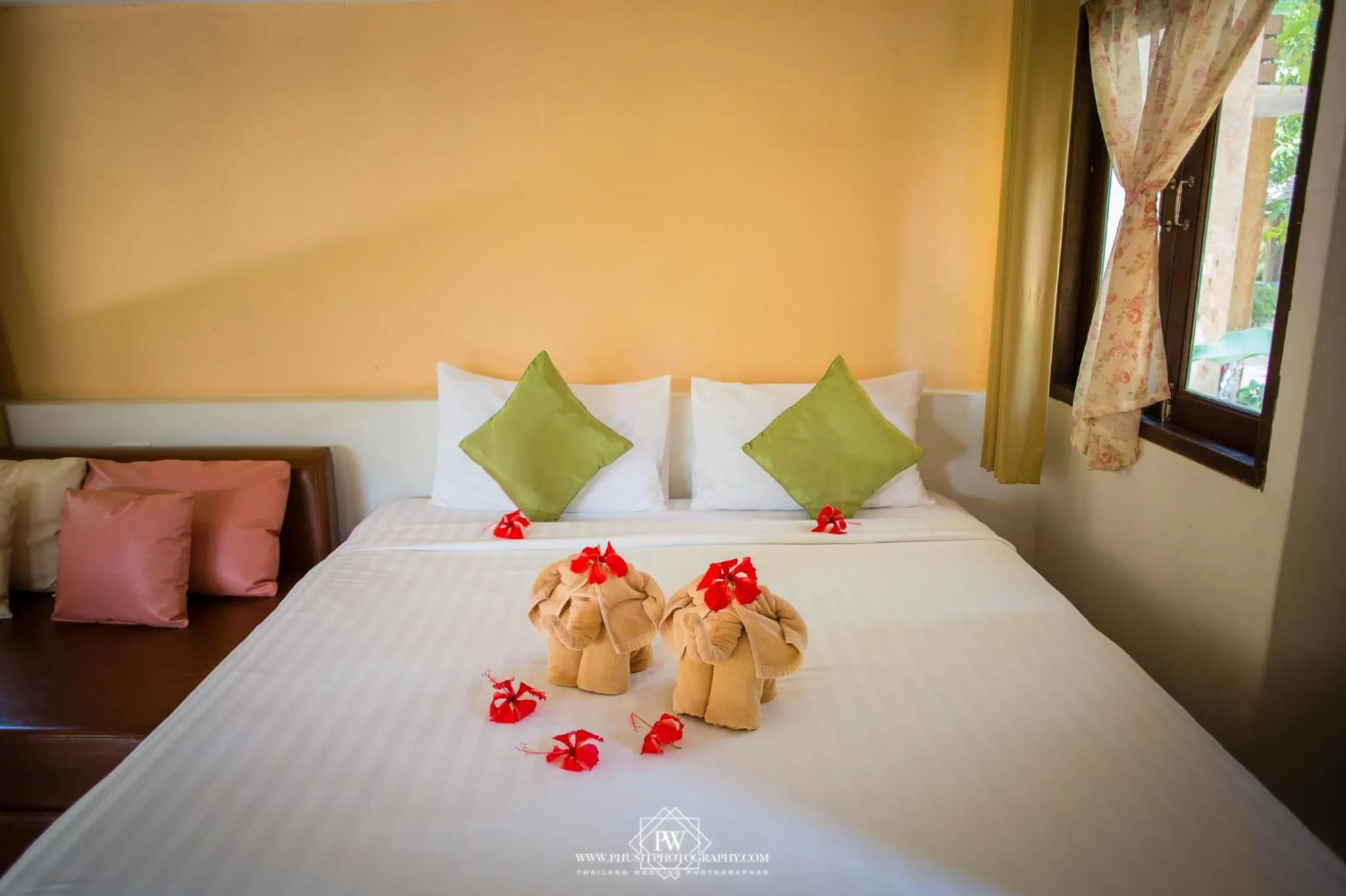 Food and drinks, Bed in Flora I Talay