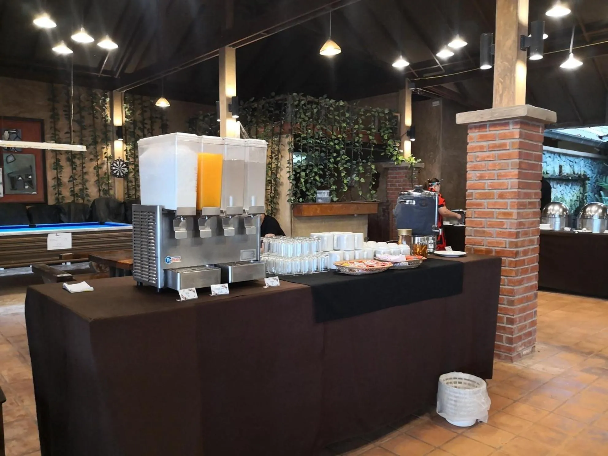 Restaurant/places to eat in Flora I Talay