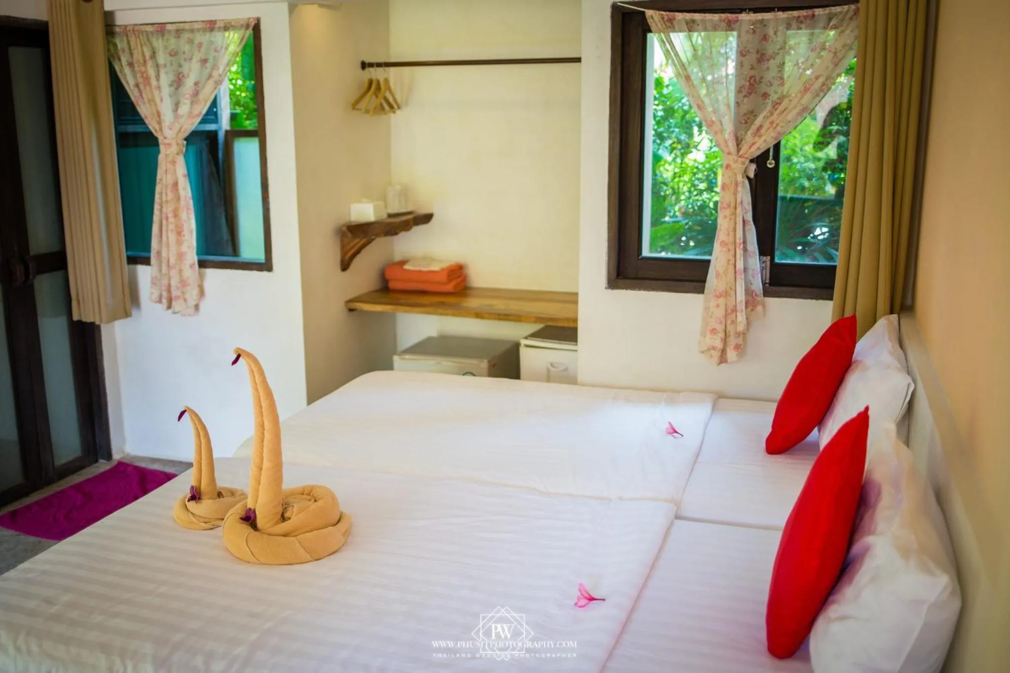 Bed in Flora I Talay