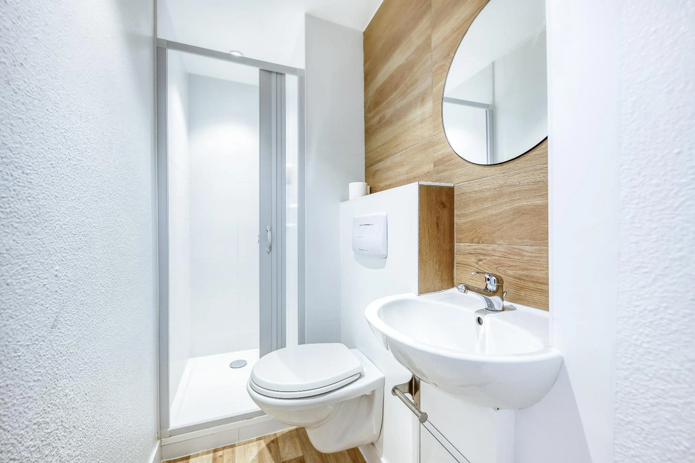 Shower in Premiere Classe Cergy Saint Christophe