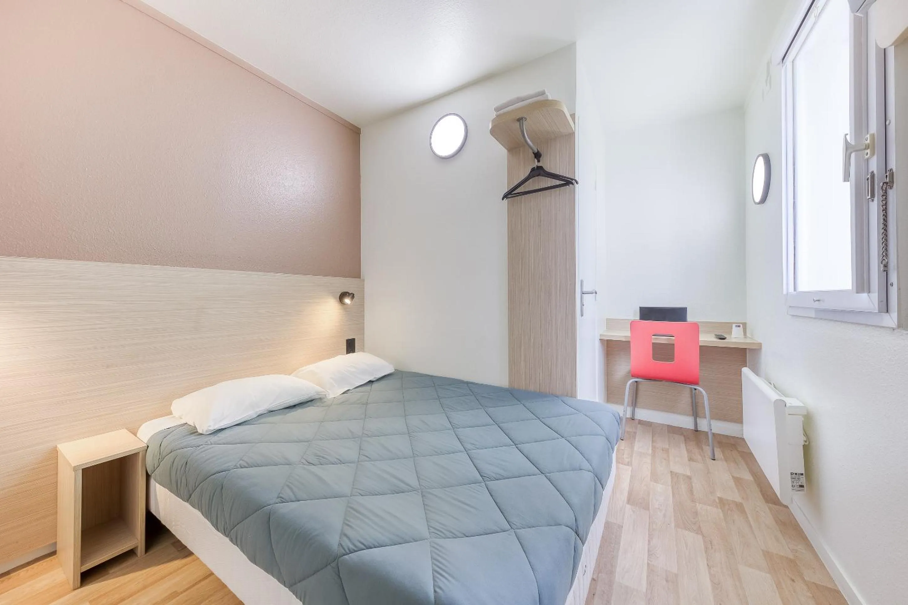 Bedroom, Bed in Premiere Classe Cergy Saint Christophe