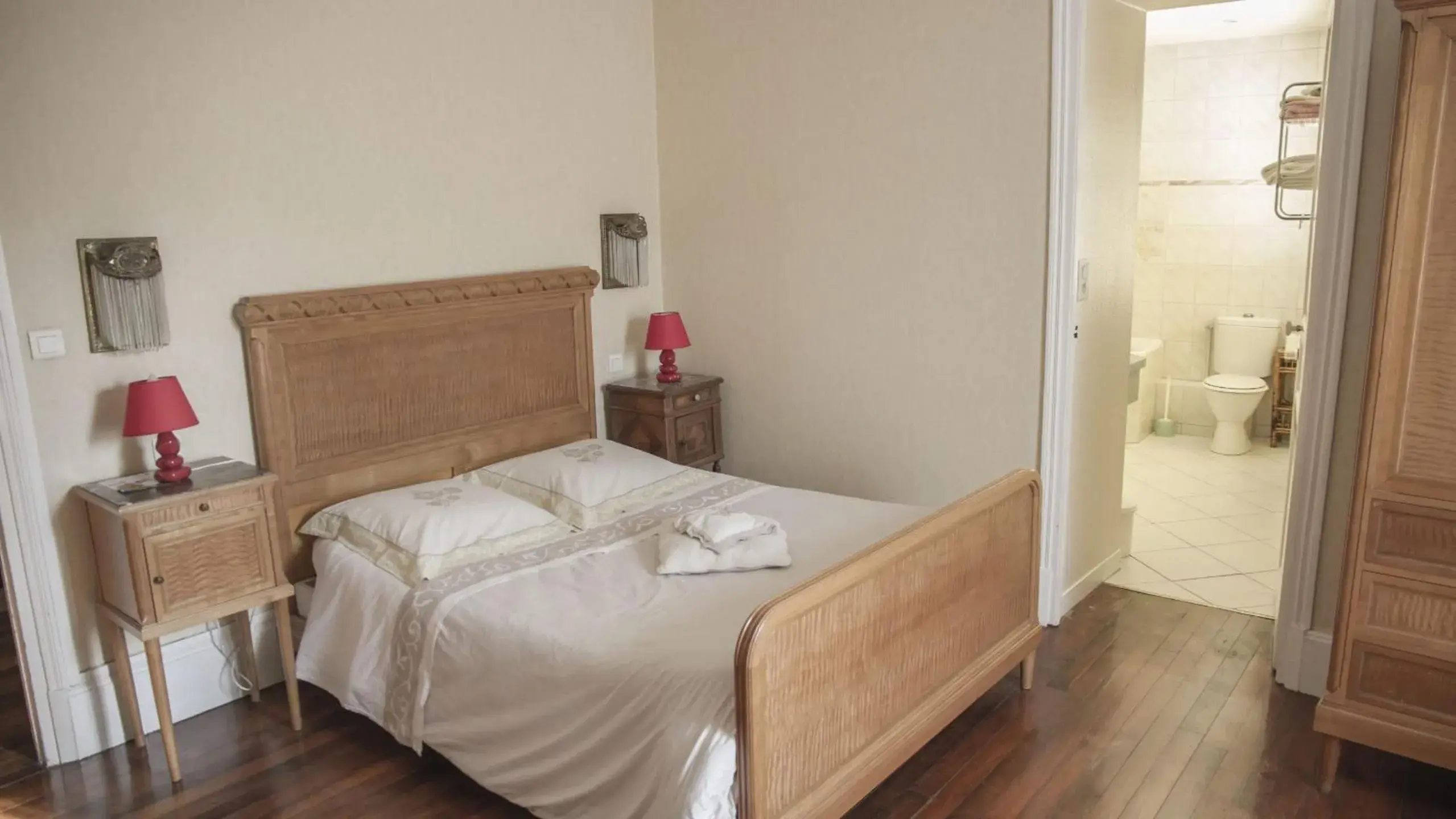 Triple Room with Corner Bath in CHEZ PIERRE Triple Room with Corner Bath in CHEZ PIERRE