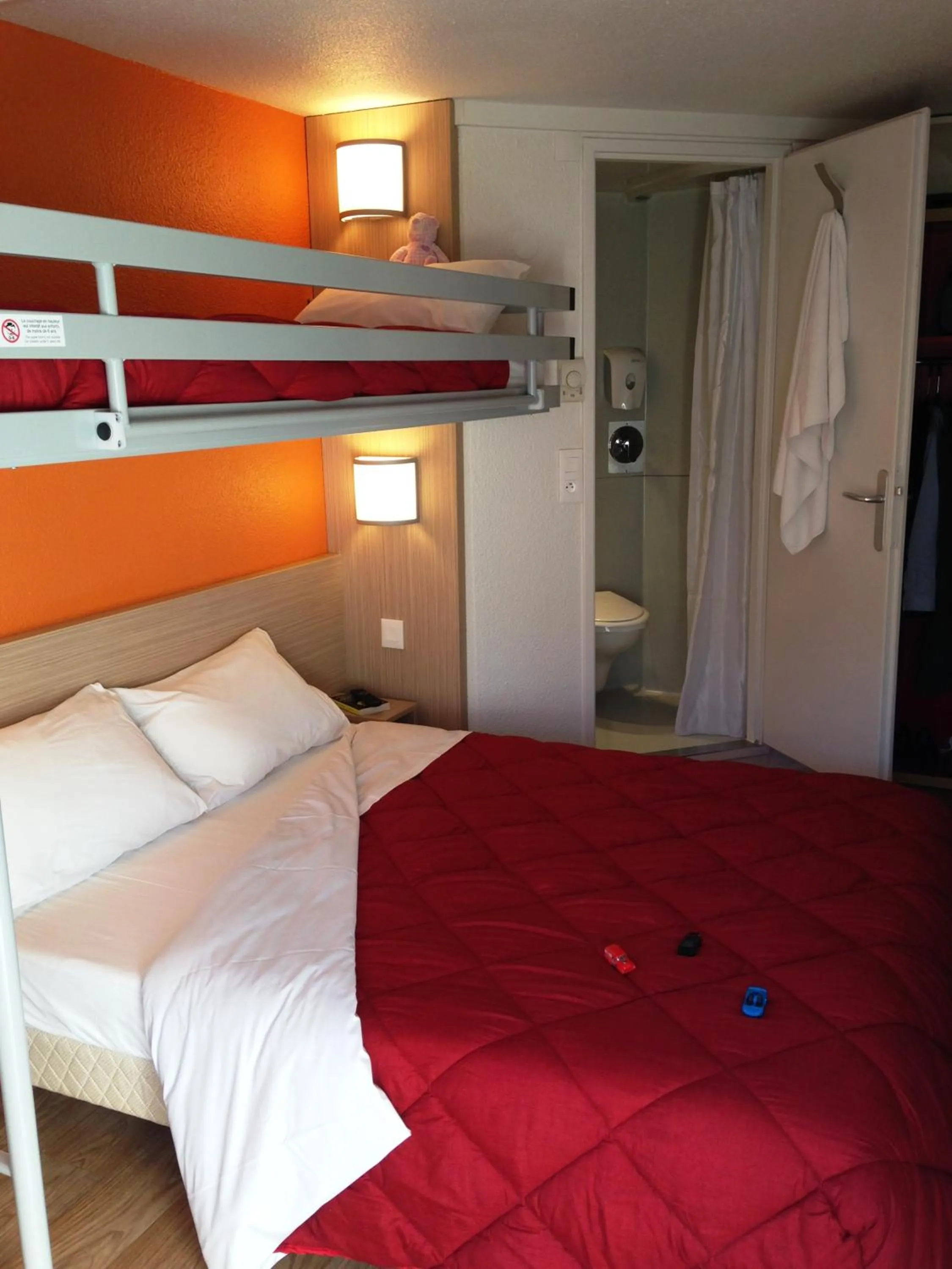 Bedroom, Bed in Premiere Classe Marne la Vallée - Torcy