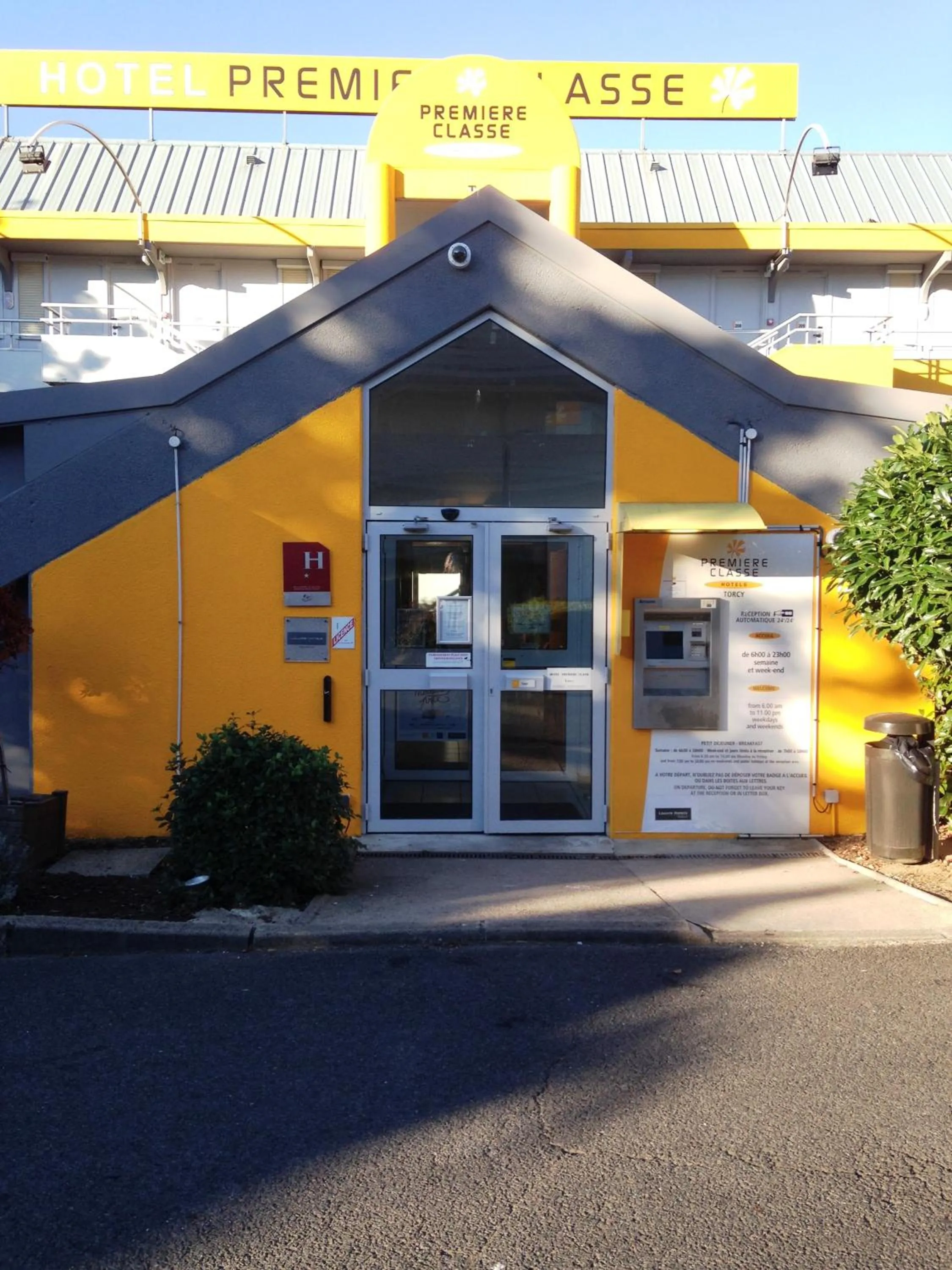 Facade/entrance in Premiere Classe Marne la Vallée - Torcy