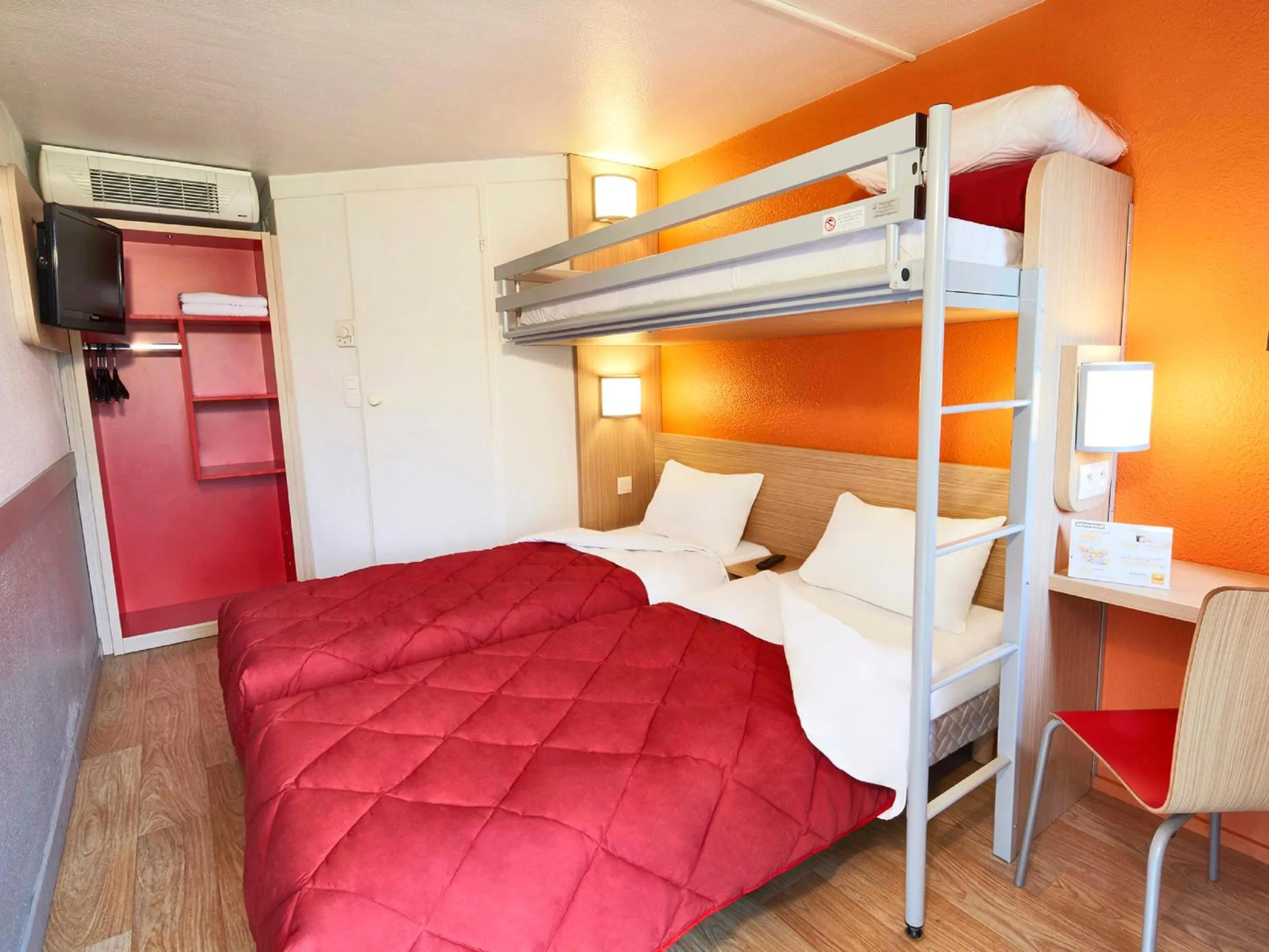 Bedroom, Bed in Premiere Classe Marne la Vallée - Torcy