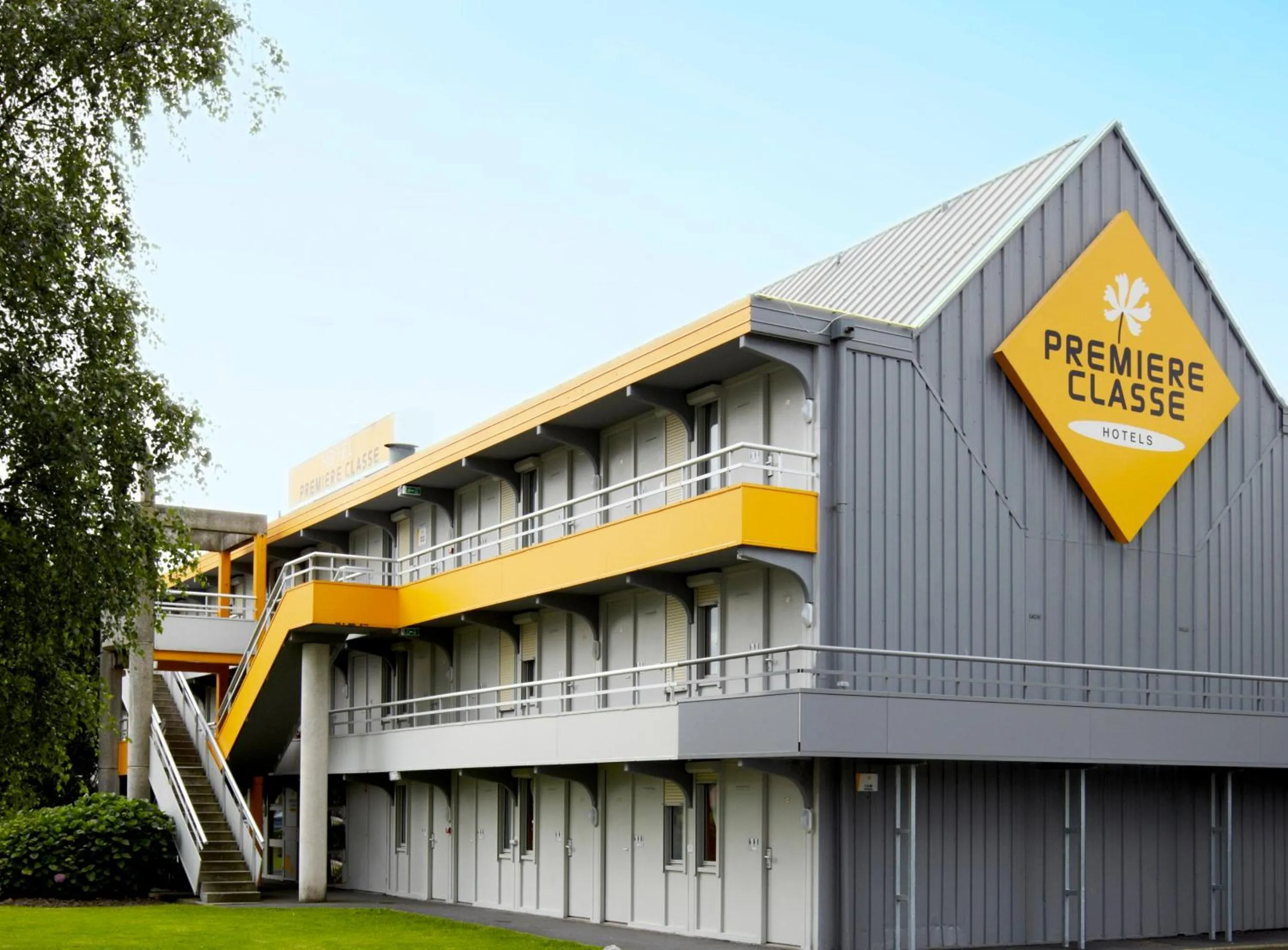 Facade/entrance in Premiere Classe Marne la Vallée - Torcy