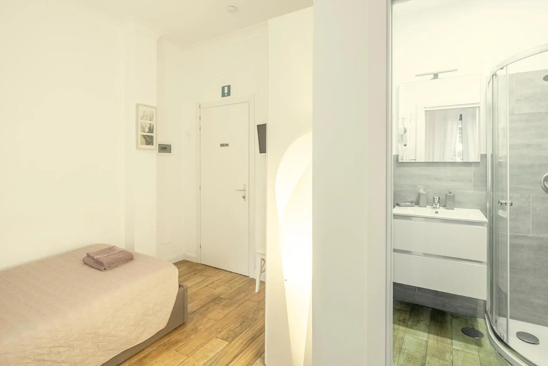 Bed in GARDEN HOUSE - Luxury Guest House - Self check-in only