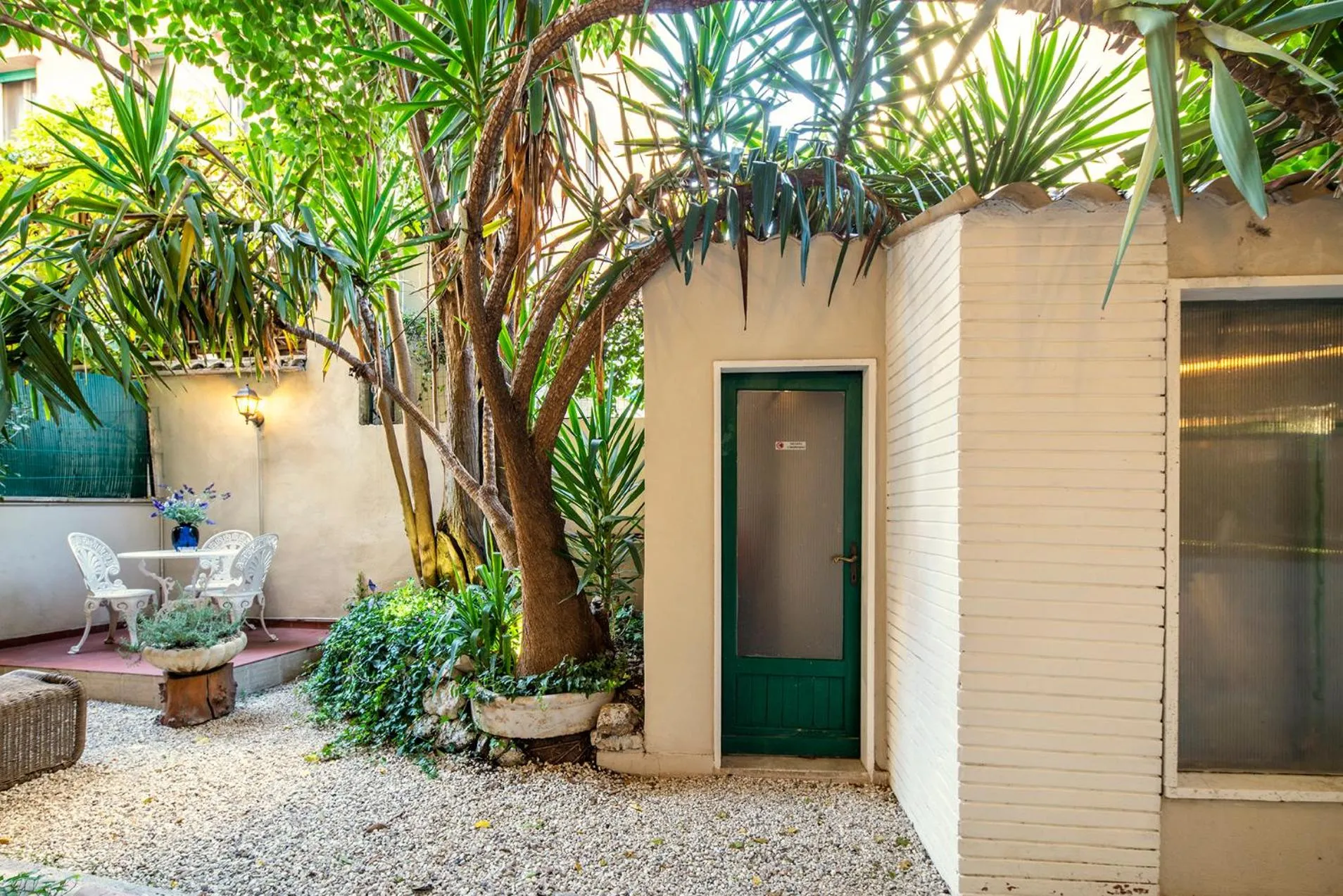 Garden in GARDEN HOUSE - Luxury Guest House - Self check-in only