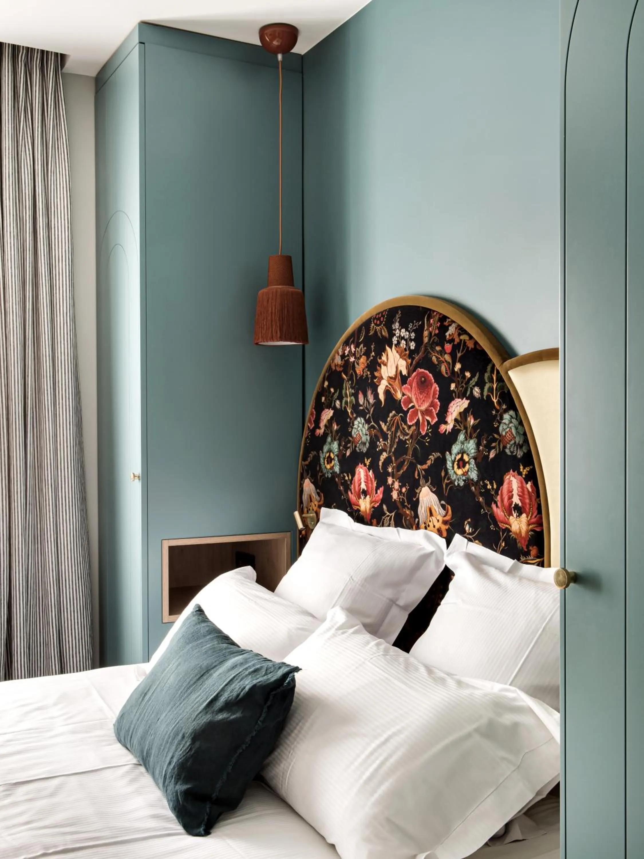 Bed in Hôtel Léopold - Orso Hotels