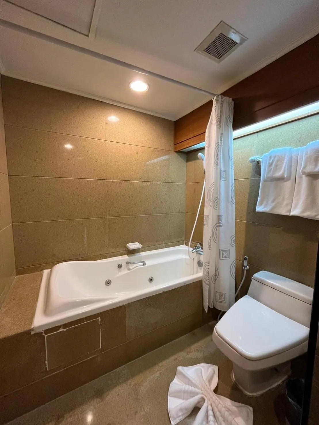 Shower in Suntara Wellness Resort & Hotel