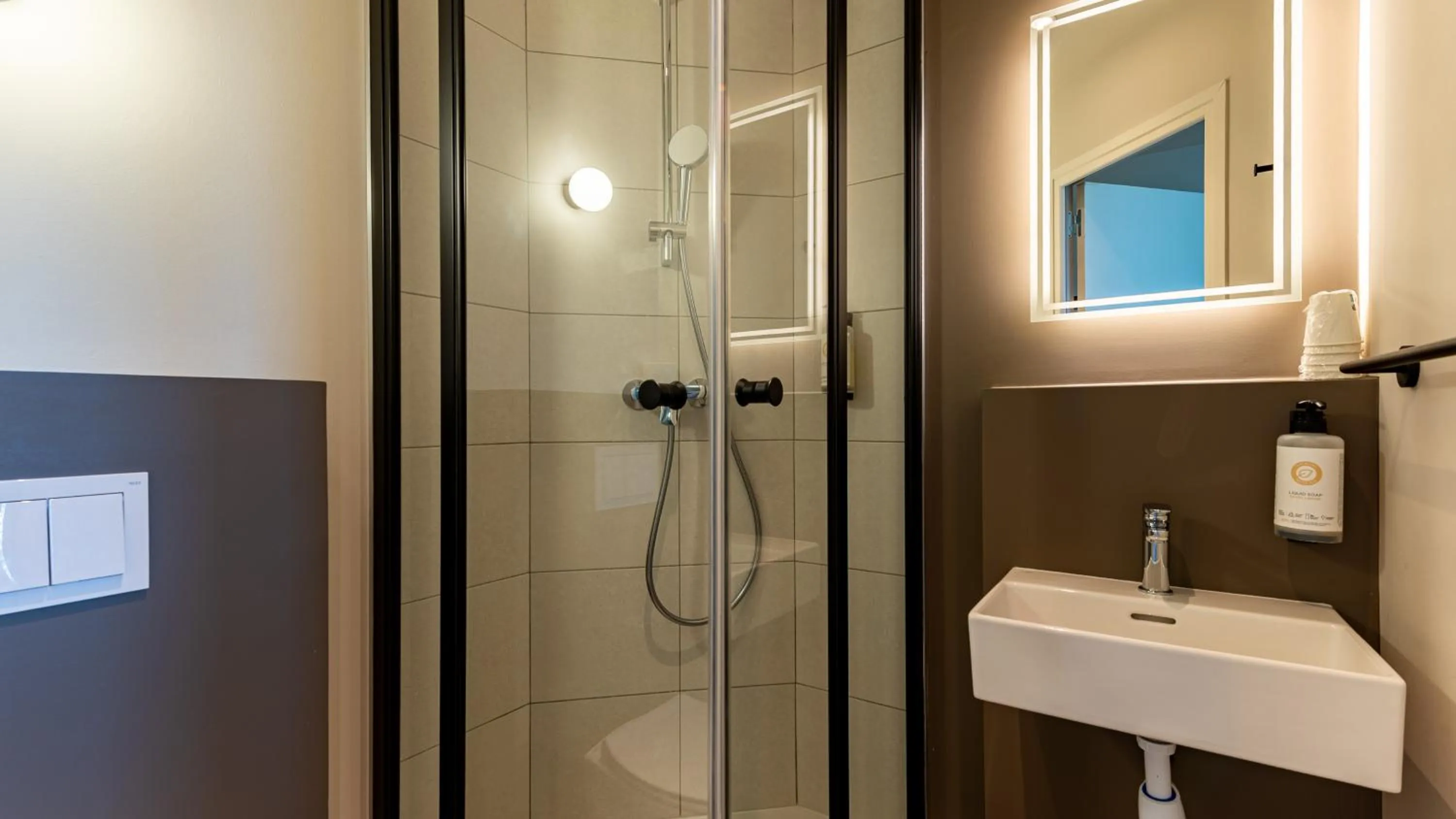 Shower in Première Classe Marne-la-Vallée - Bussy Saint Georges