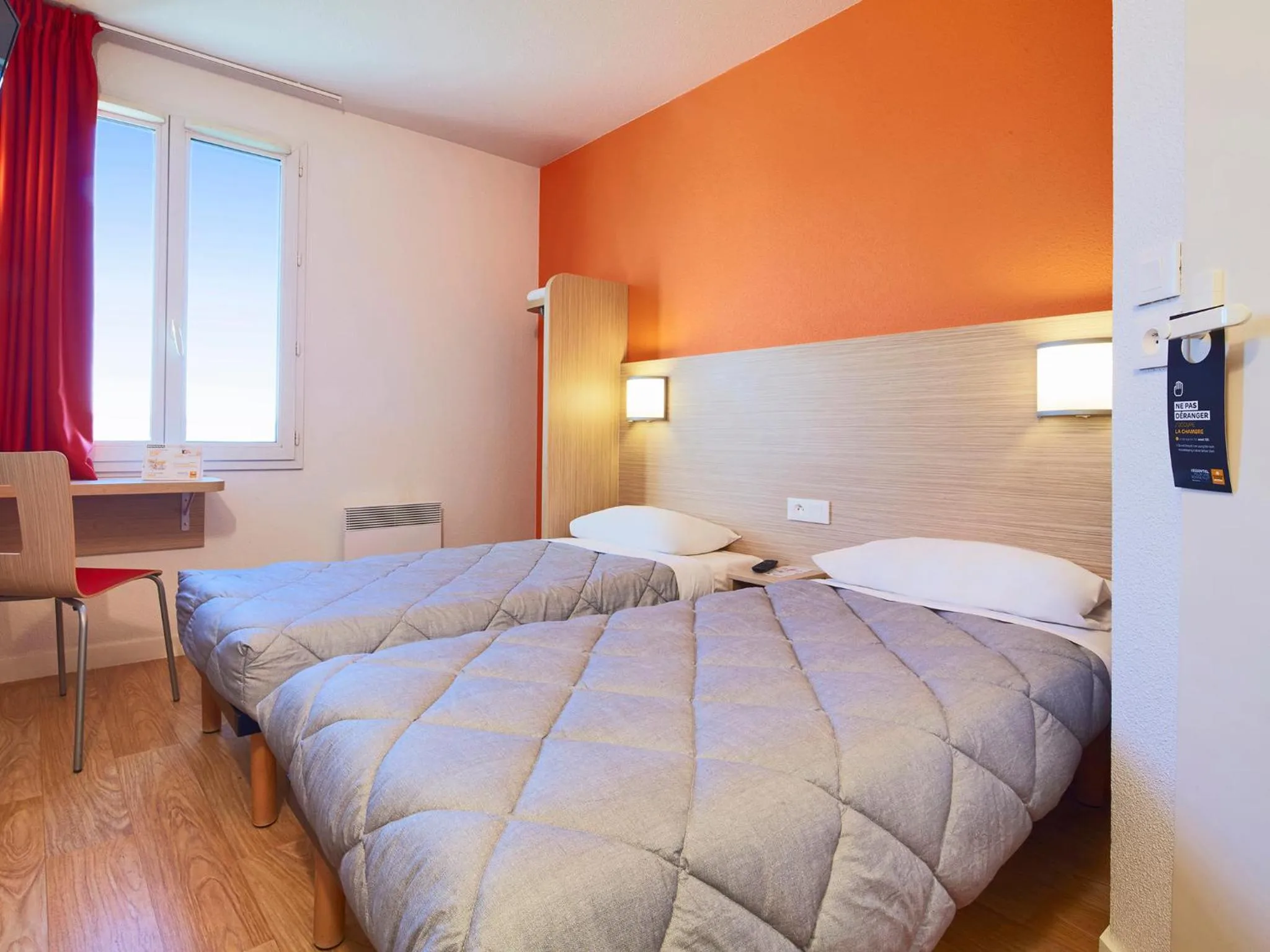 Photo of the whole room, Bed in Première Classe Marne la Vallée - Bussy Saint Georges