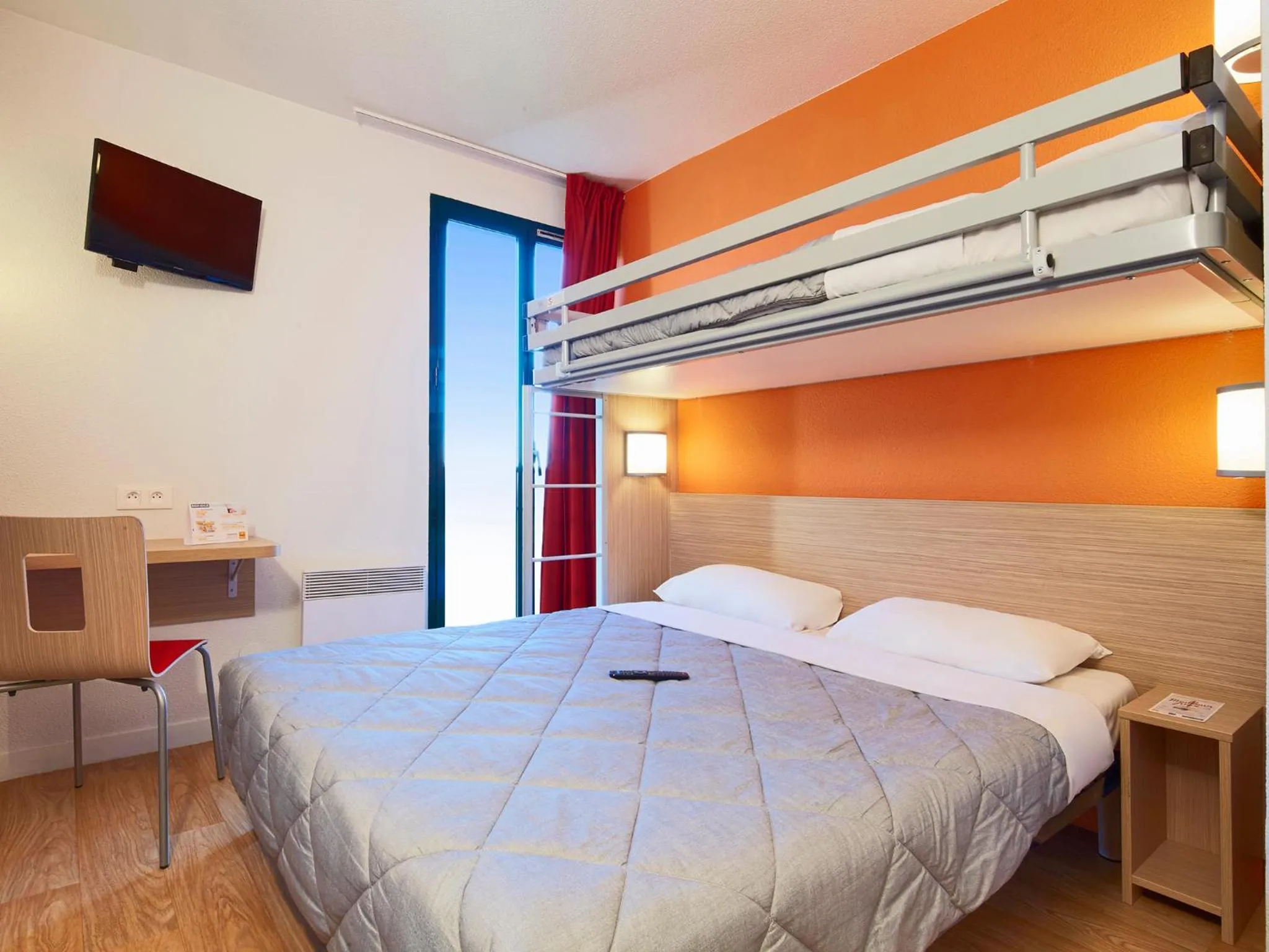 Photo of the whole room, Bed in Première Classe Marne la Vallée - Bussy Saint Georges