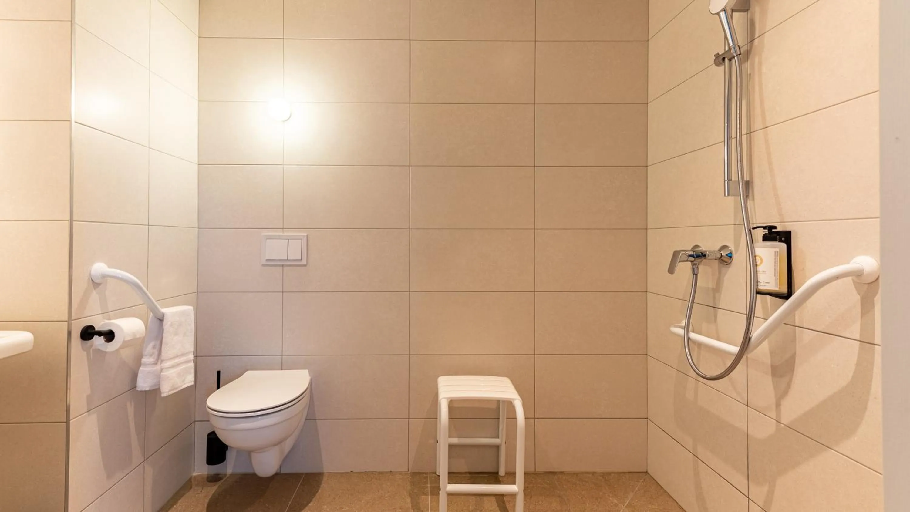 Shower in Première Classe Marne-la-Vallée - Bussy Saint Georges