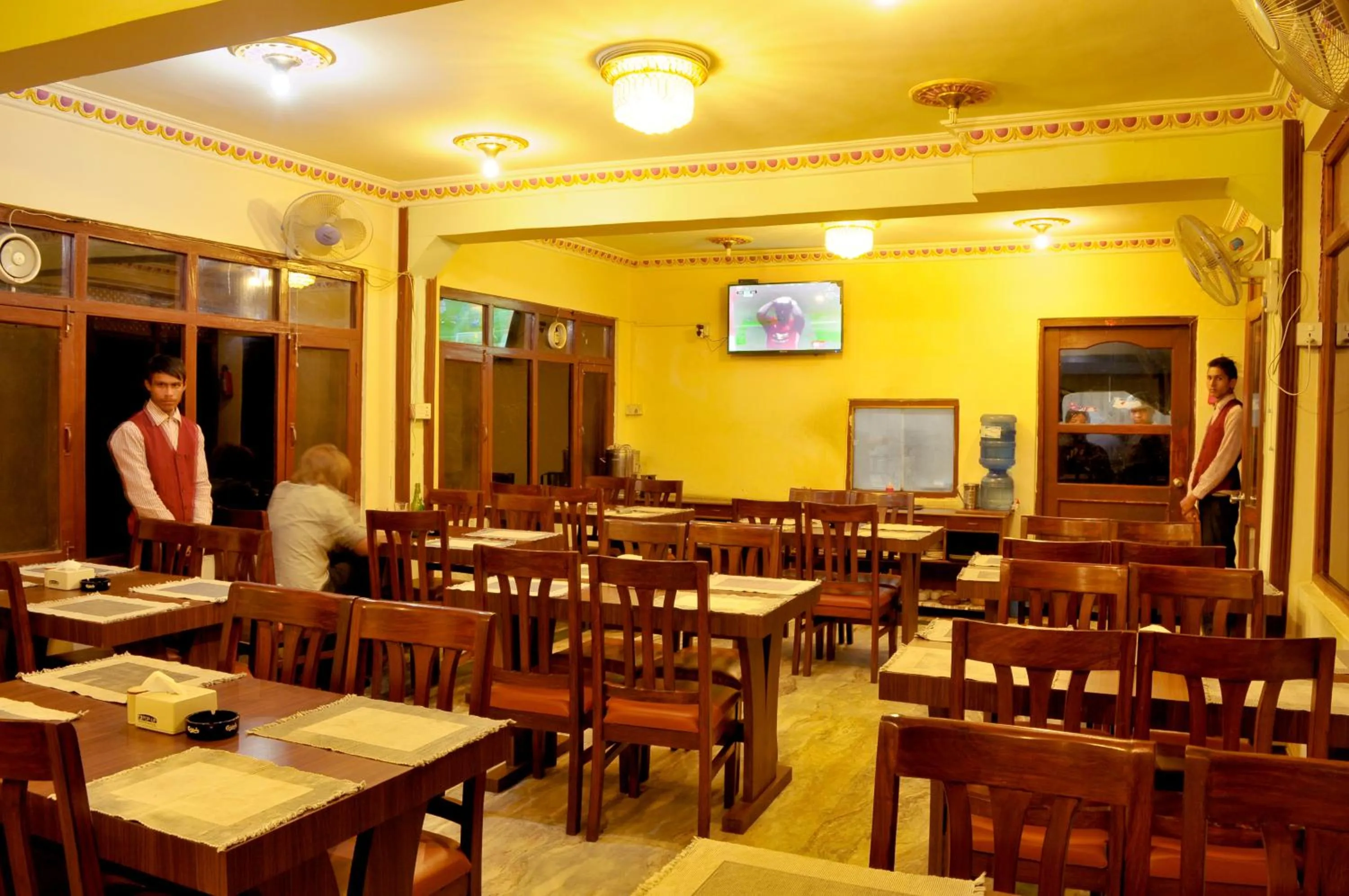Restaurant/places to eat in Hotel Brihaspati