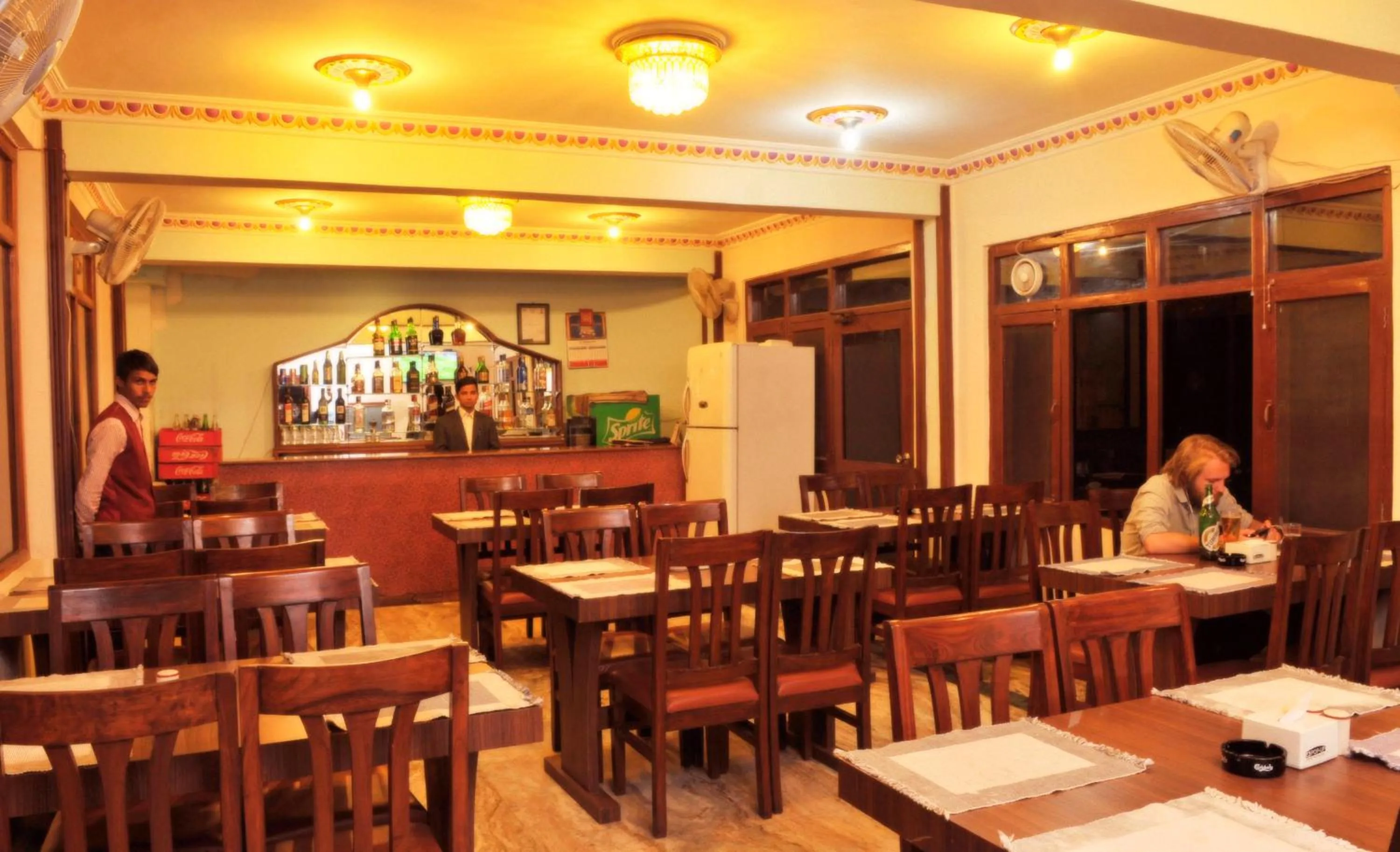 Restaurant/places to eat in Hotel Brihaspati