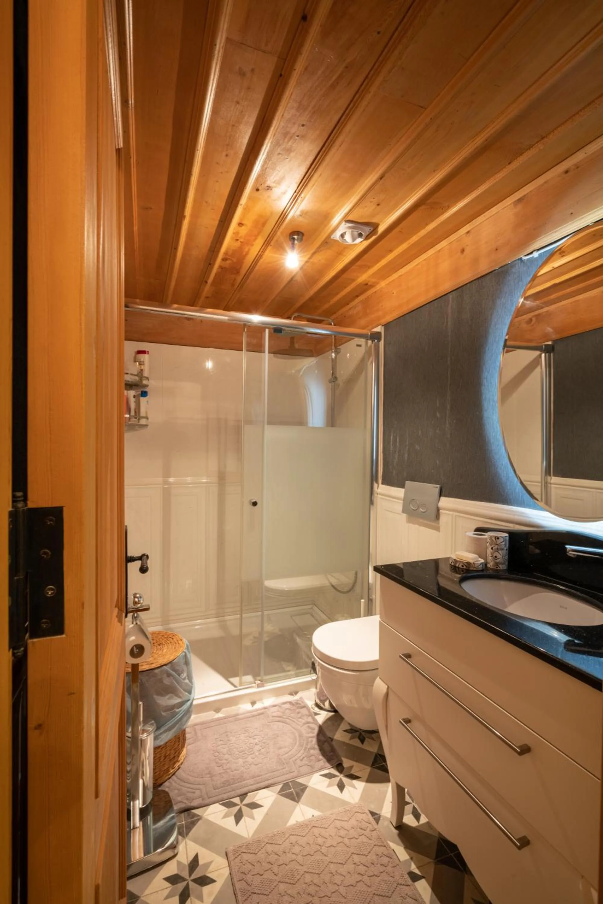 Bathroom in Cedrus Hotel