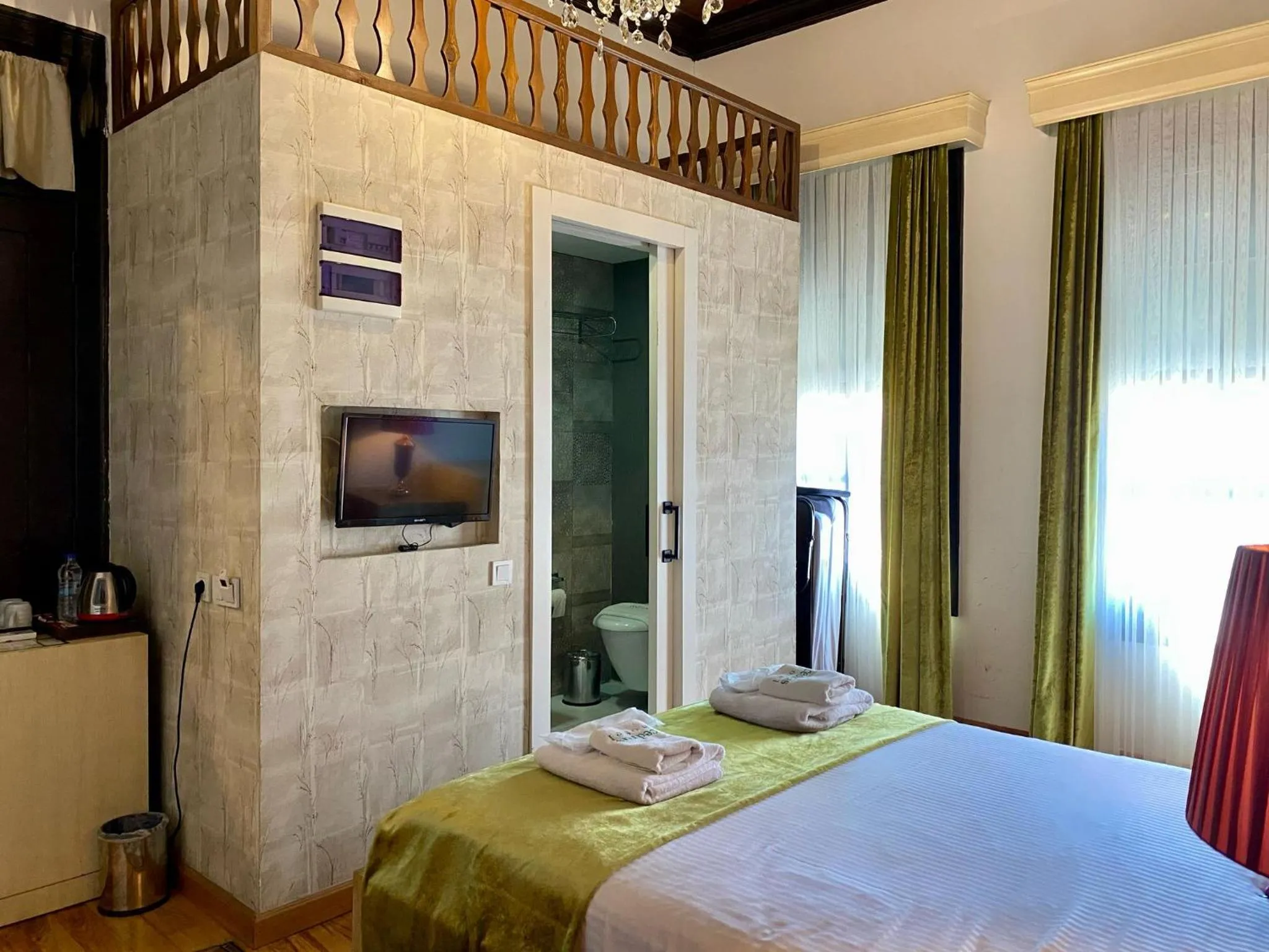 Bedroom, Bed in Cedrus Hotel