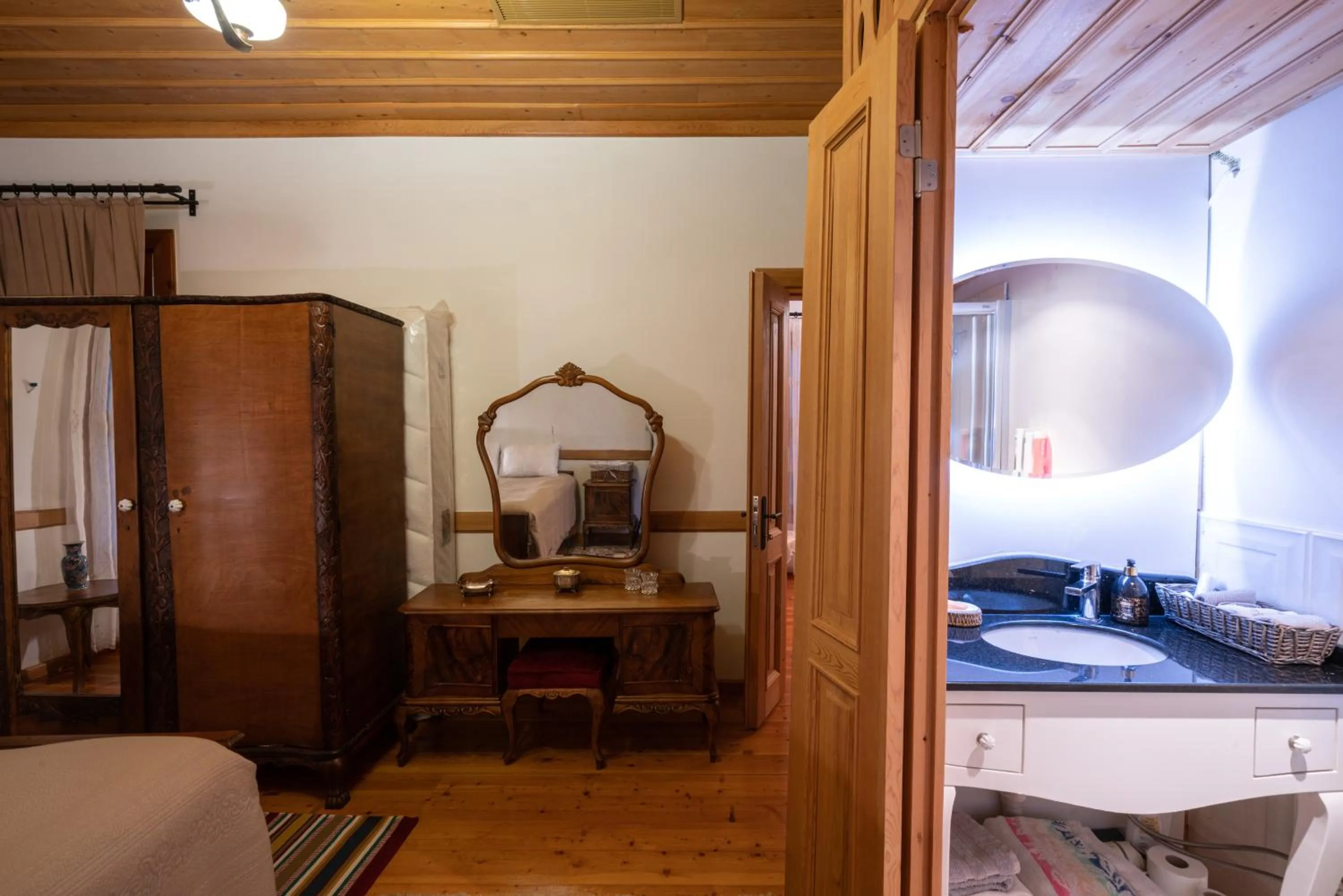 Bedroom in Cedrus Hotel