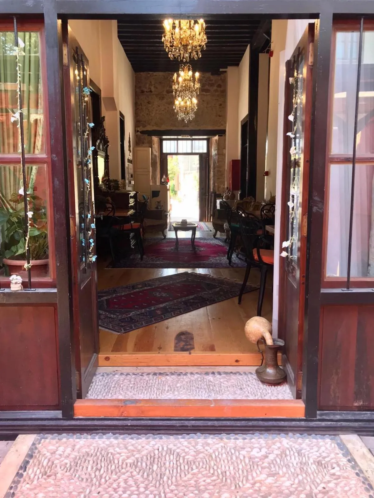 Restaurant/places to eat in Cedrus Hotel