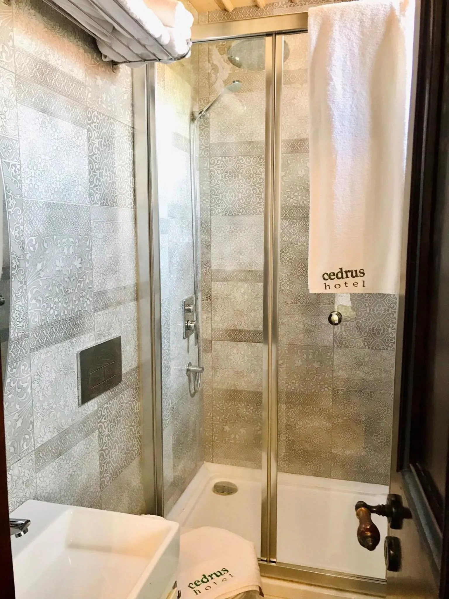 Bathroom in Cedrus Hotel