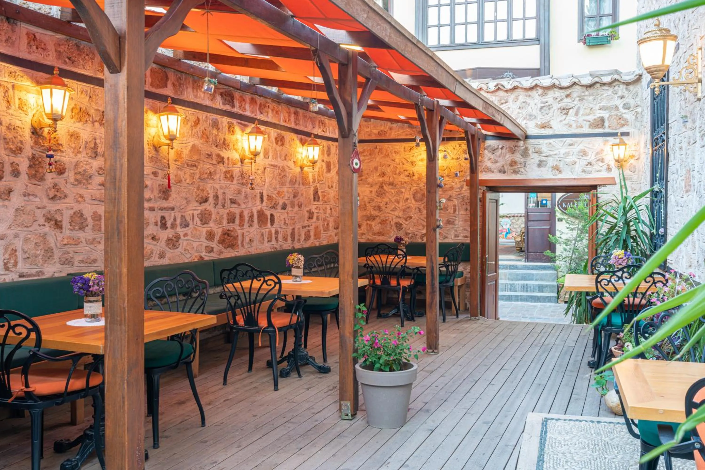 Patio in Cedrus Hotel