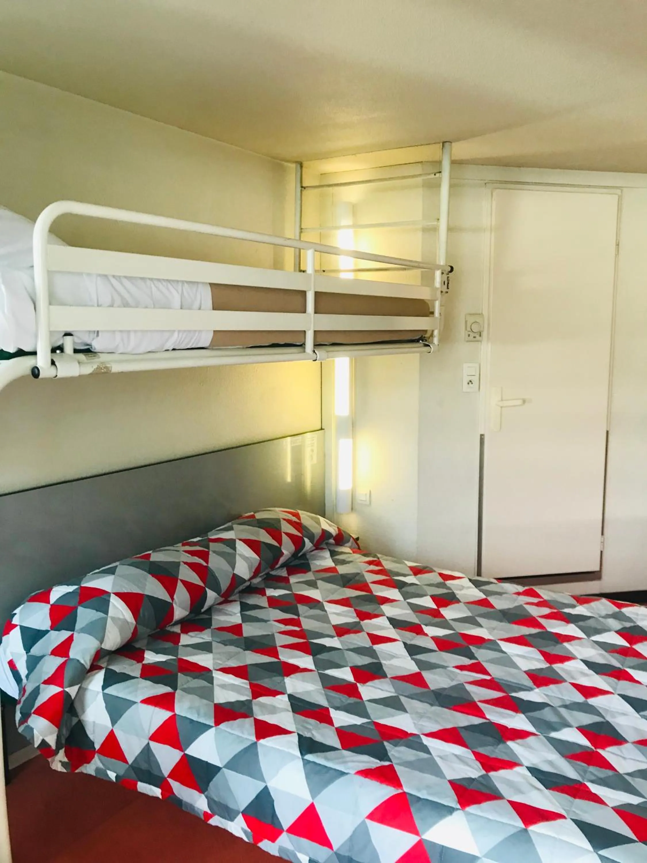 bunk bed, Bed in Premiere Classe Chambery