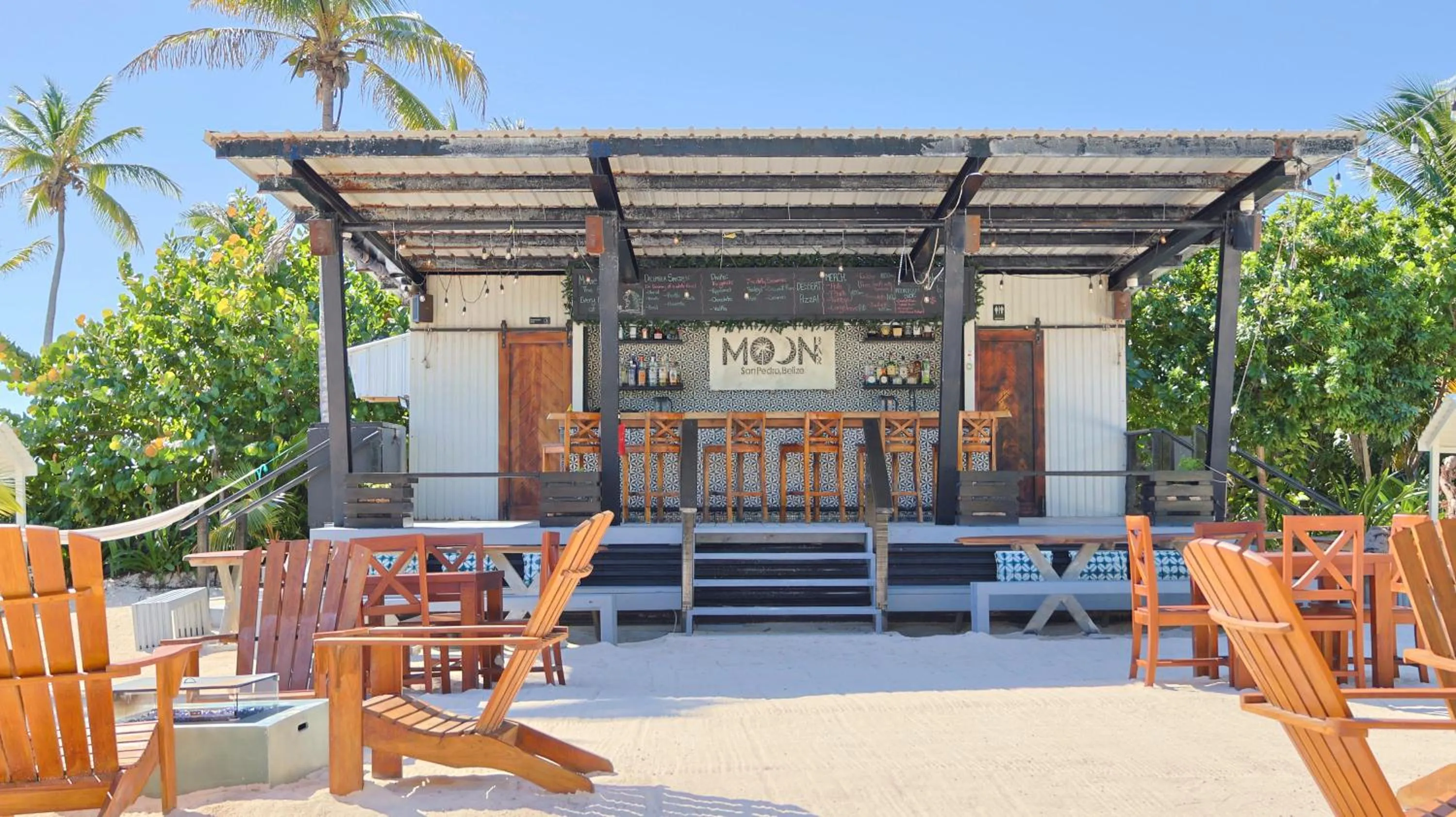 Restaurant/places to eat in Mangata Villas Adults Only