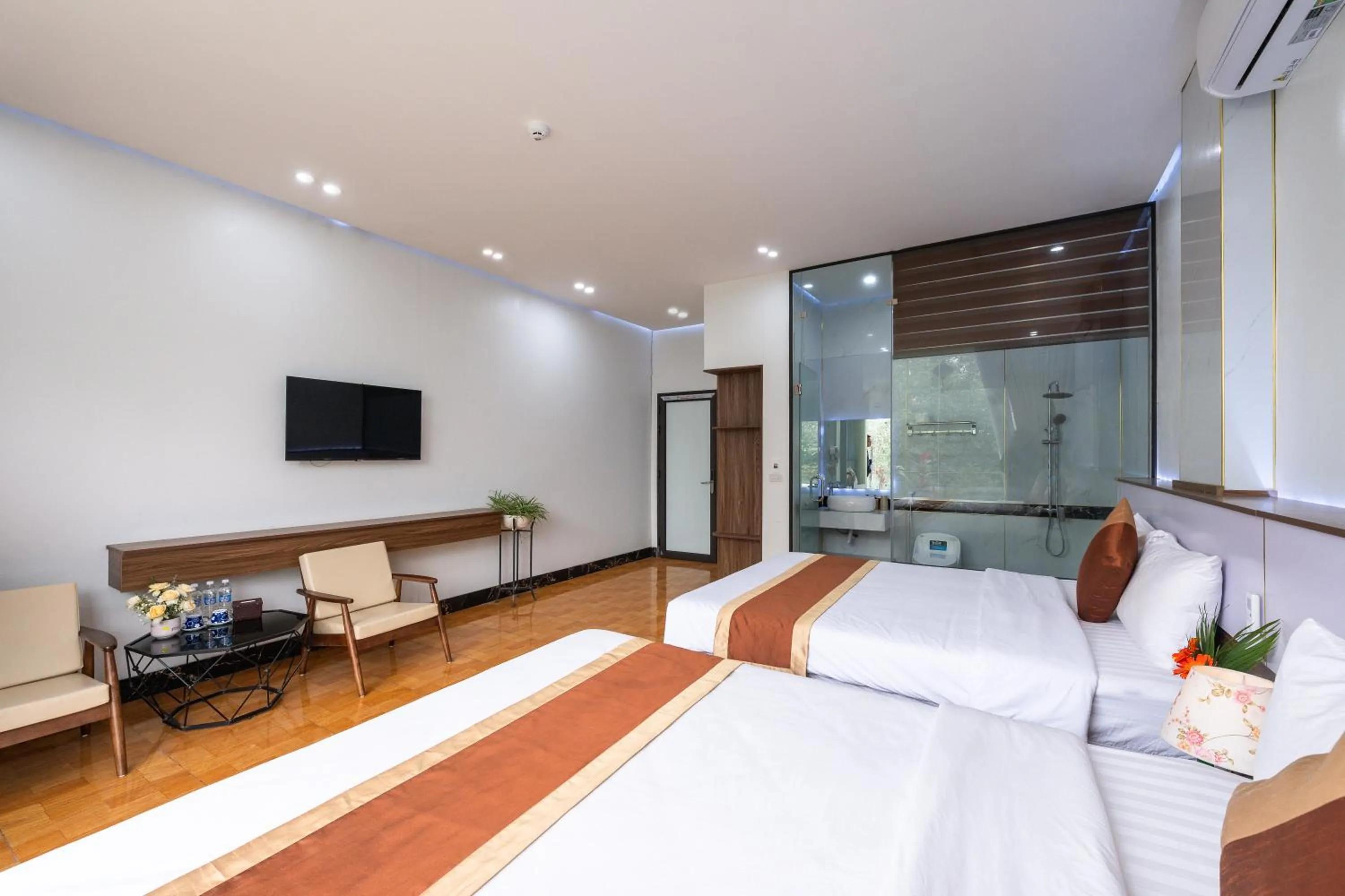 Bed in TAM COC SUNSHINE HOTEL