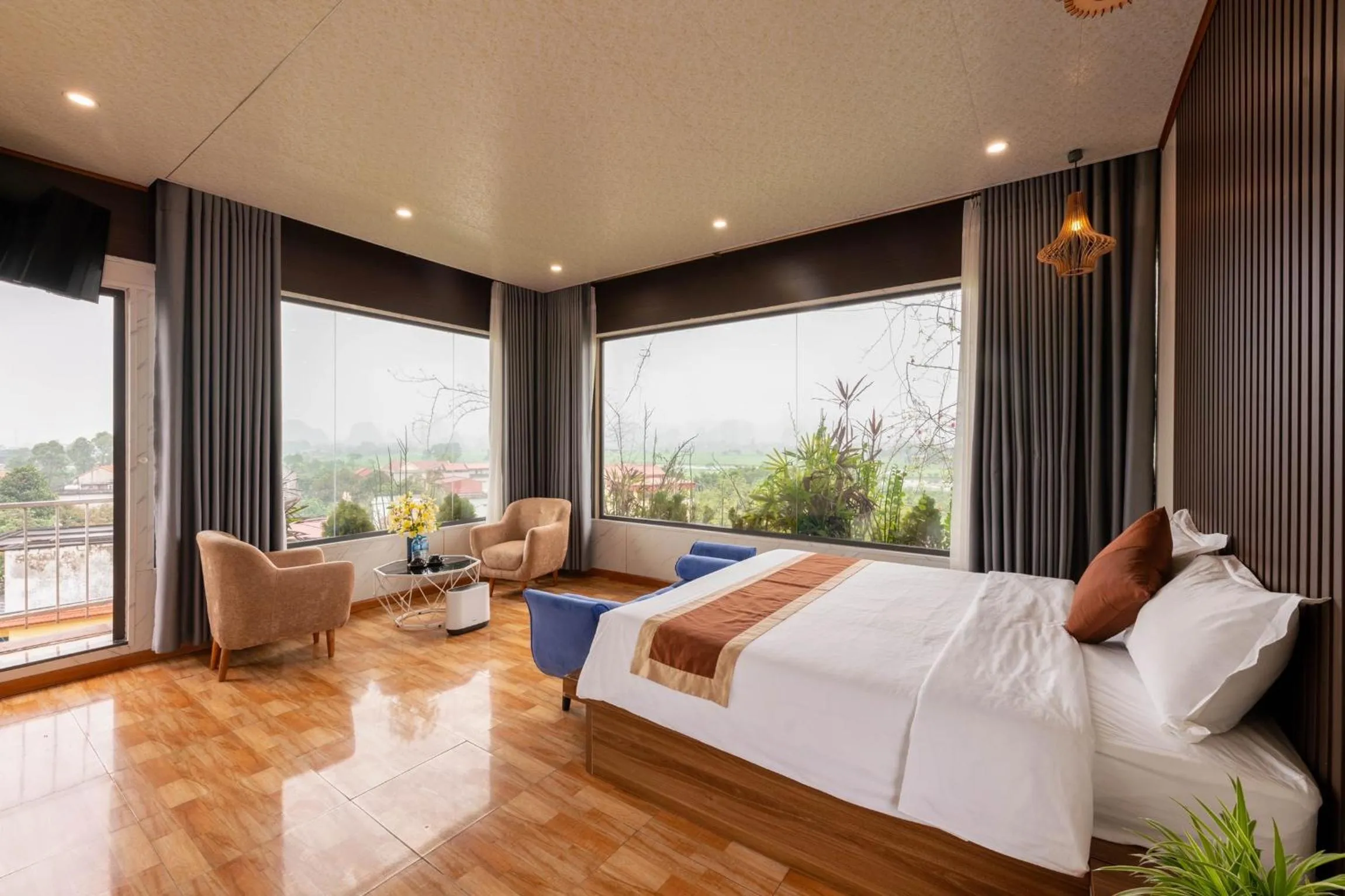 View (from property/room), Bed in TAM COC SUNSHINE HOTEL