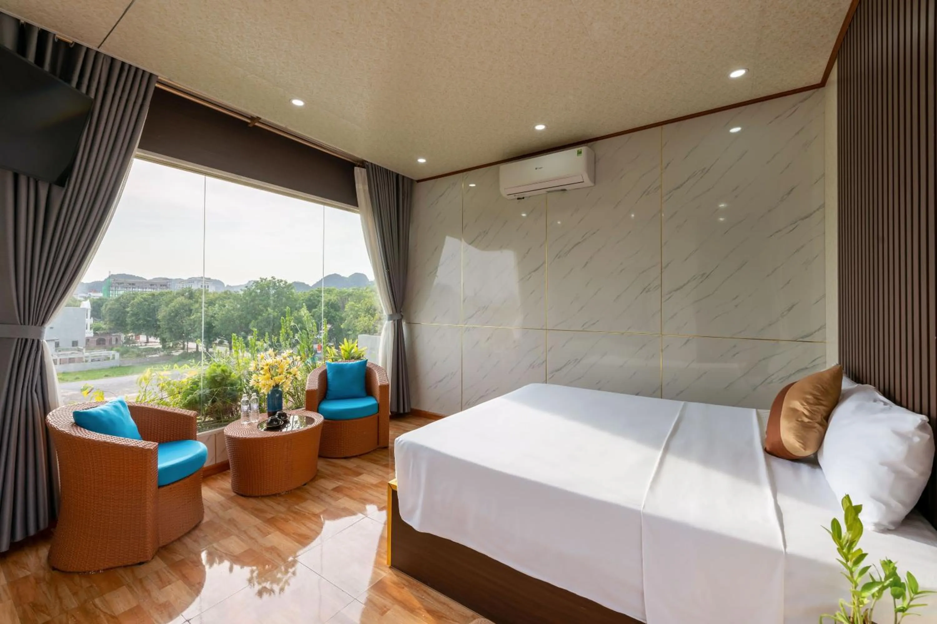 Bedroom, Bed in TAM COC SUNSHINE HOTEL