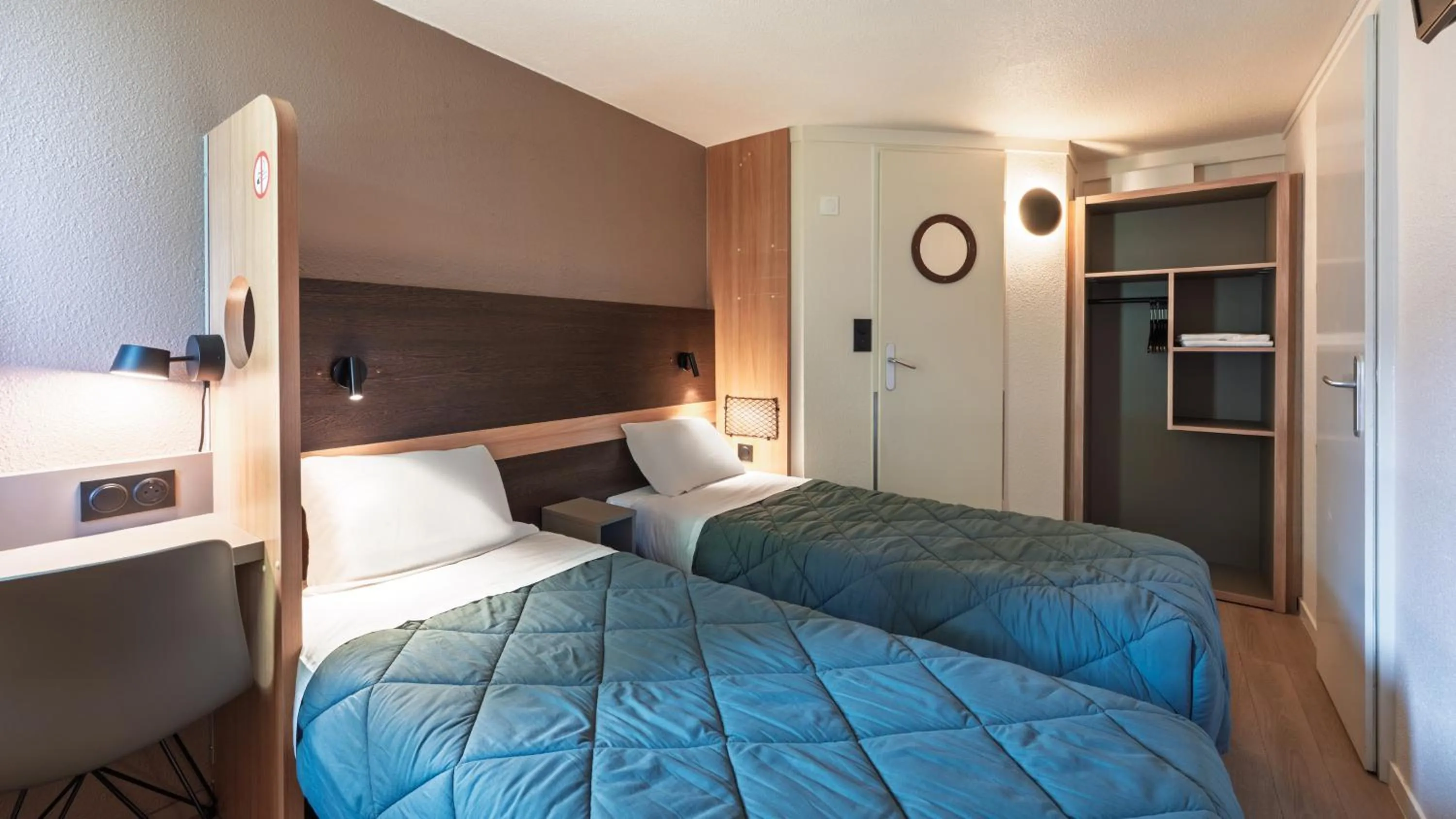 Bed in Premiere Classe Dreux